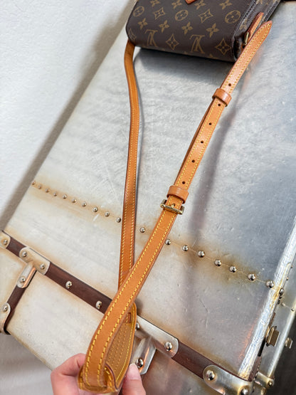 Pre-owned Authentic Louis Vuitton Saint Cloud MM Monogram Crossbody Bag
