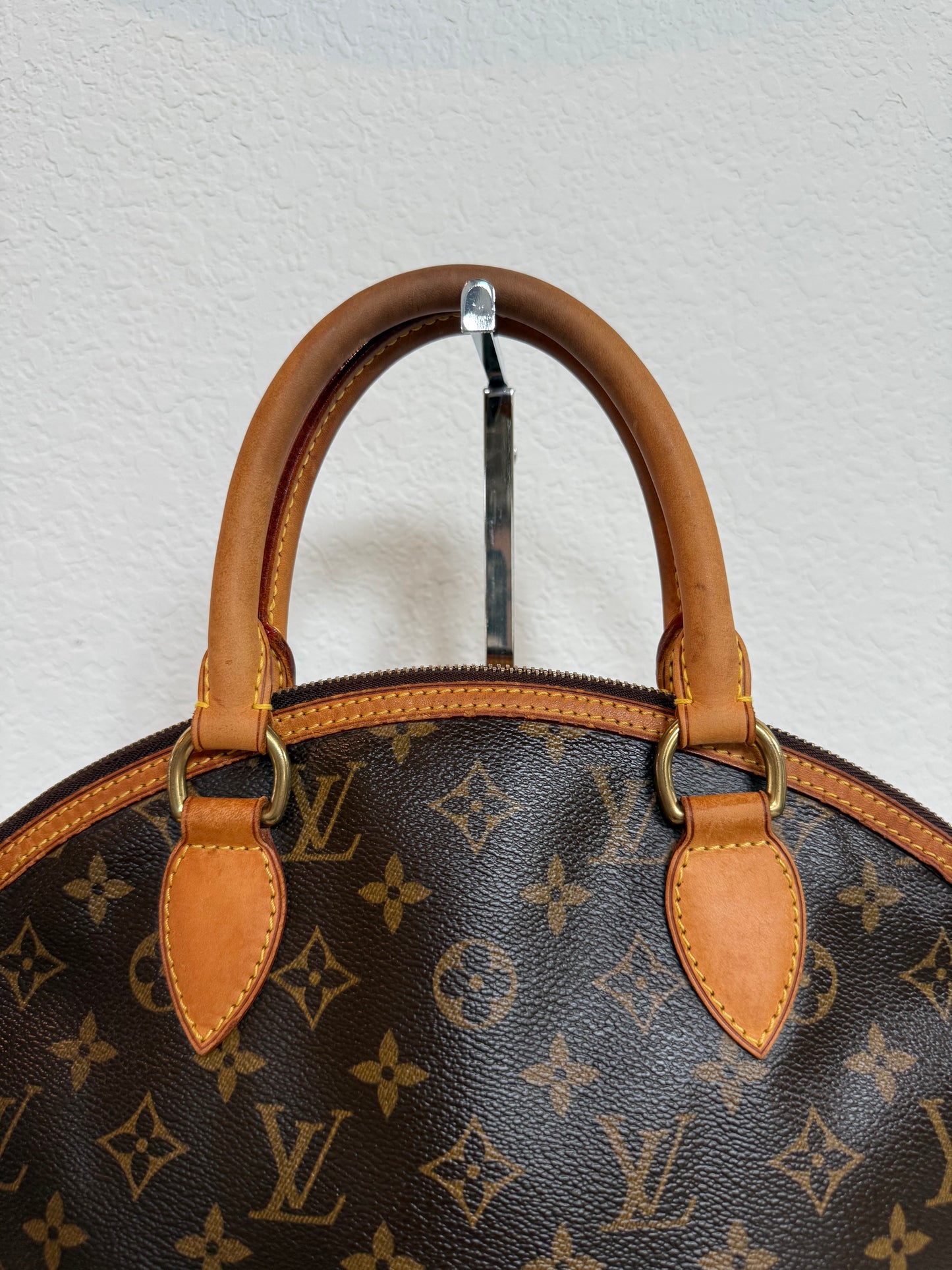 Pre-owned Authentic Louis Vuitton Lockit PM Monogram Handbag