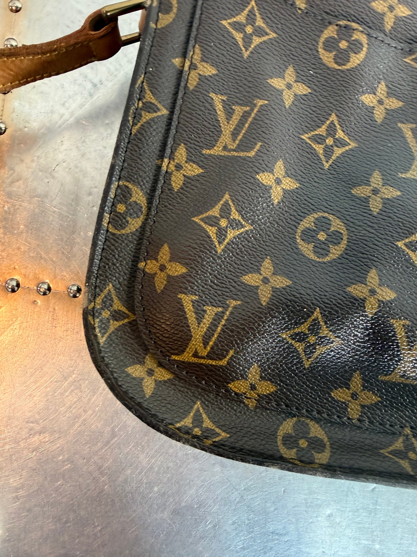 Pre-owned Authentic Louis Vuitton Saint Cloud GM Monogram Crossbody Bag