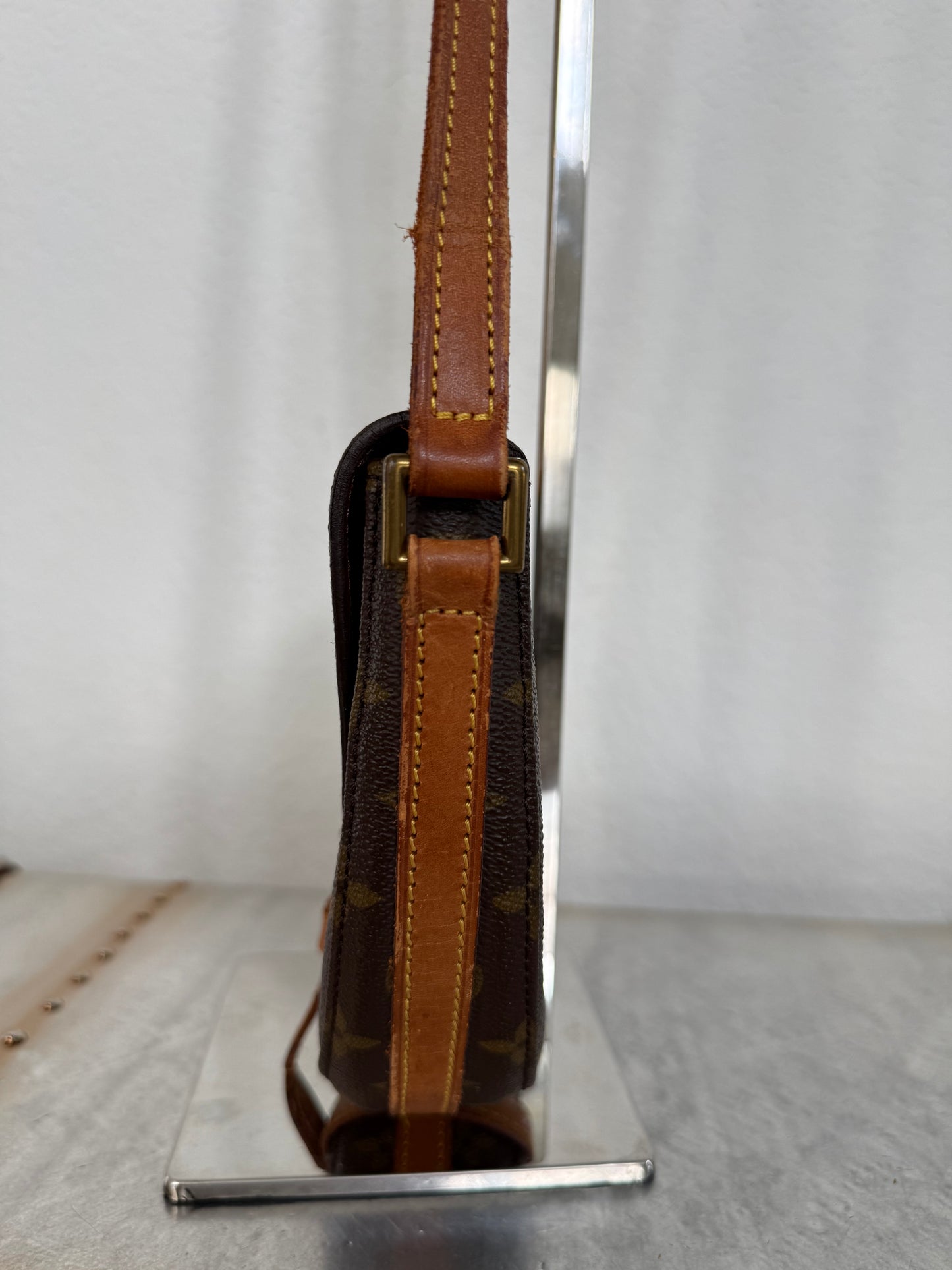 Pre-owned Authentic Louis Vuitton Chantilly PM Monogram Crossbody Bag