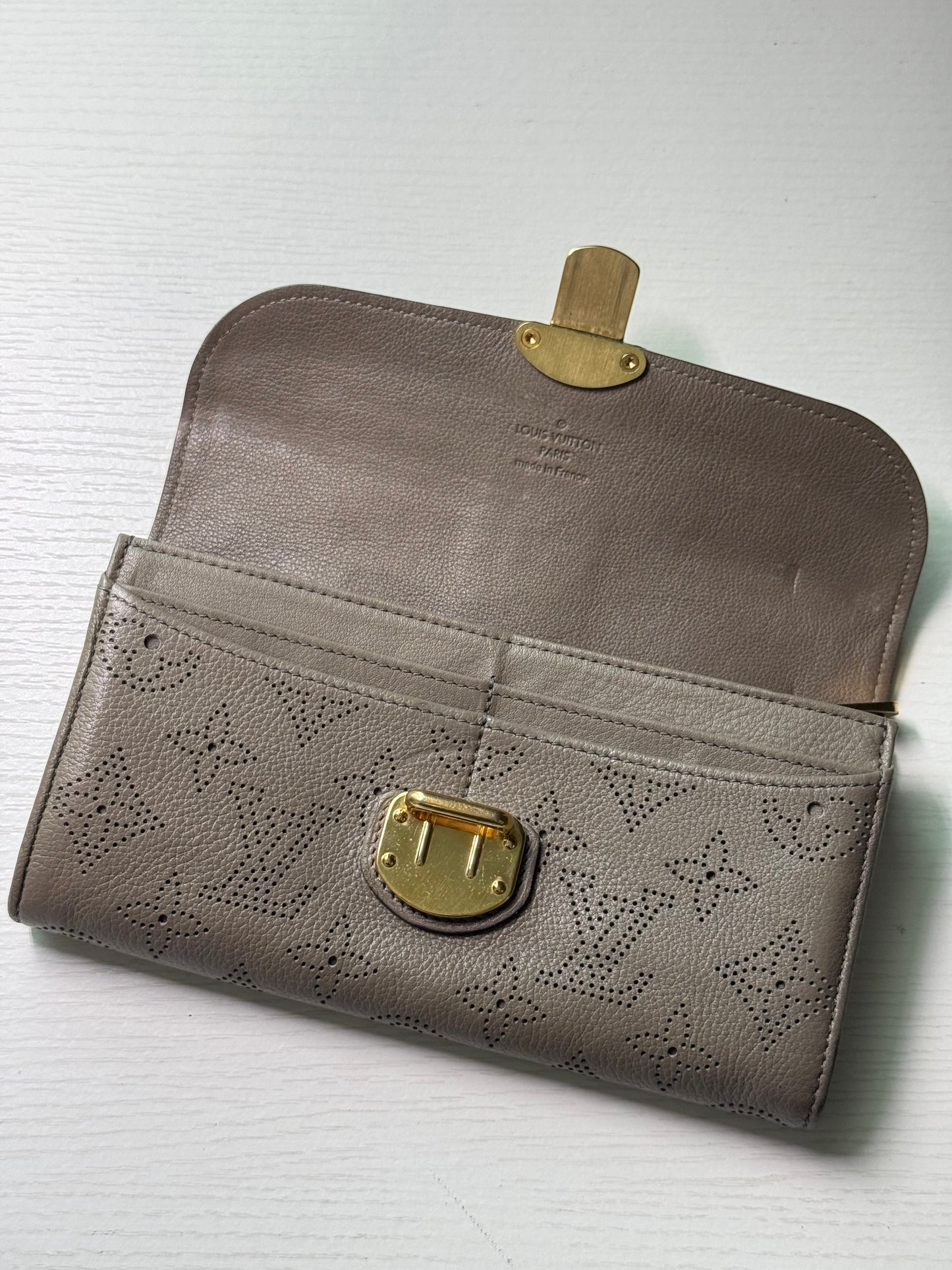 Pre-owned Authentic Louis Vuitton Mahina Amelia long Wallet