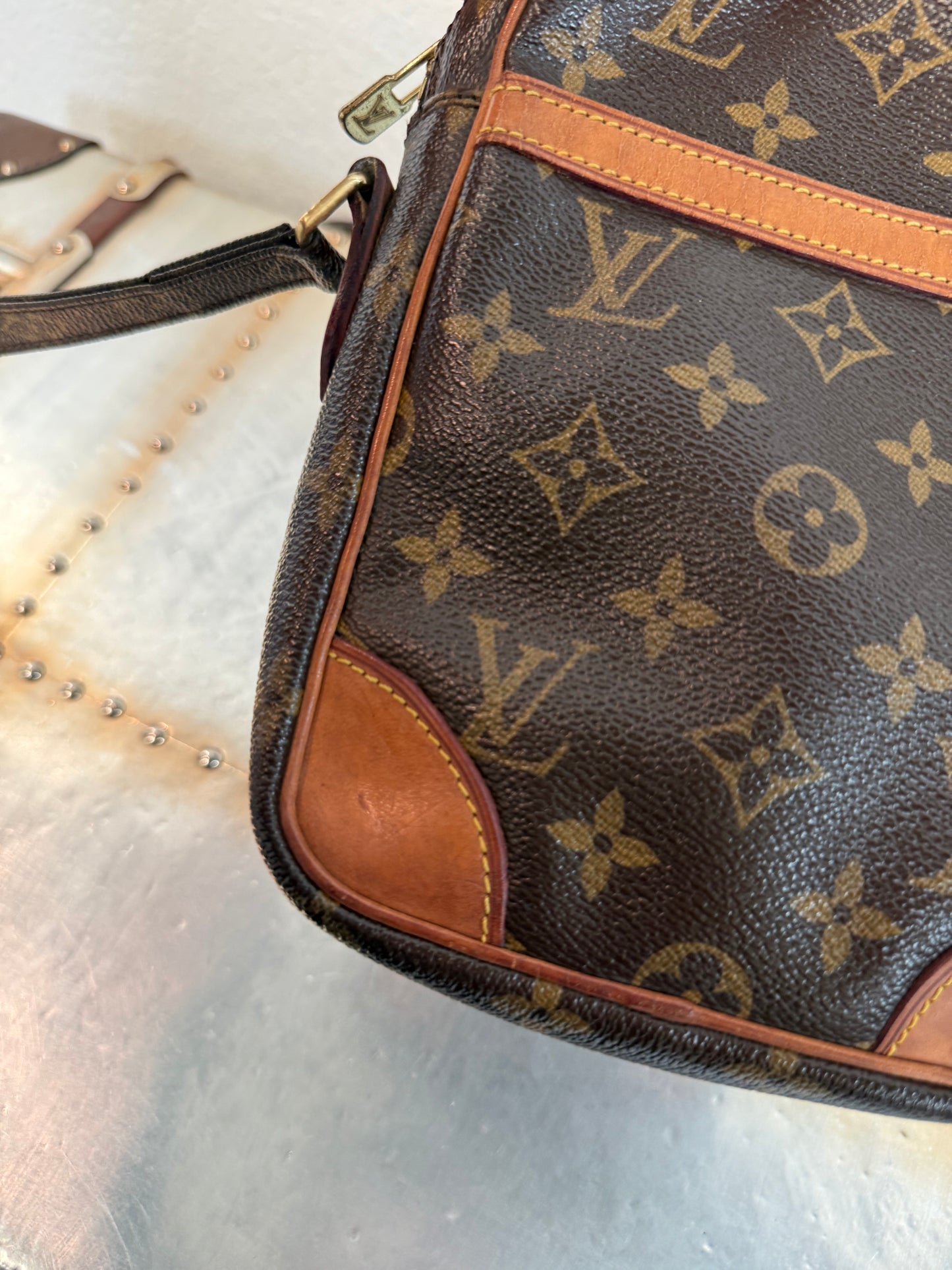 Pre-owned Authentic Louis Vuitton Danube Monogram Crossbody Bag