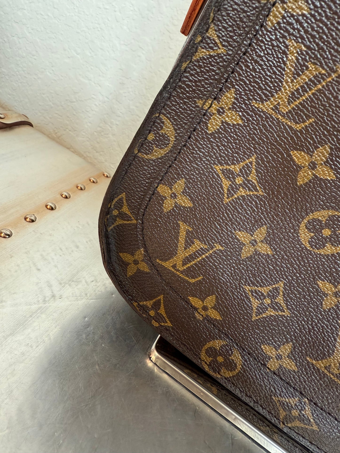 Pre-owned Authentic Louis Vuitton Saint Cloud GM Monogram Crossbody Bag