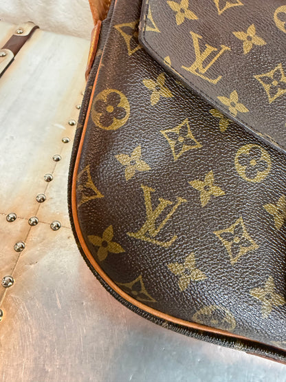 Pre-owned Authentic Louis Vuitton Jeune Fille GM Monogram Crossbody Bag