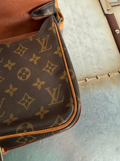 Pre-owned Louis Vuitton Cartouchiere MM Monogram Shoulder / Crossbody Bag