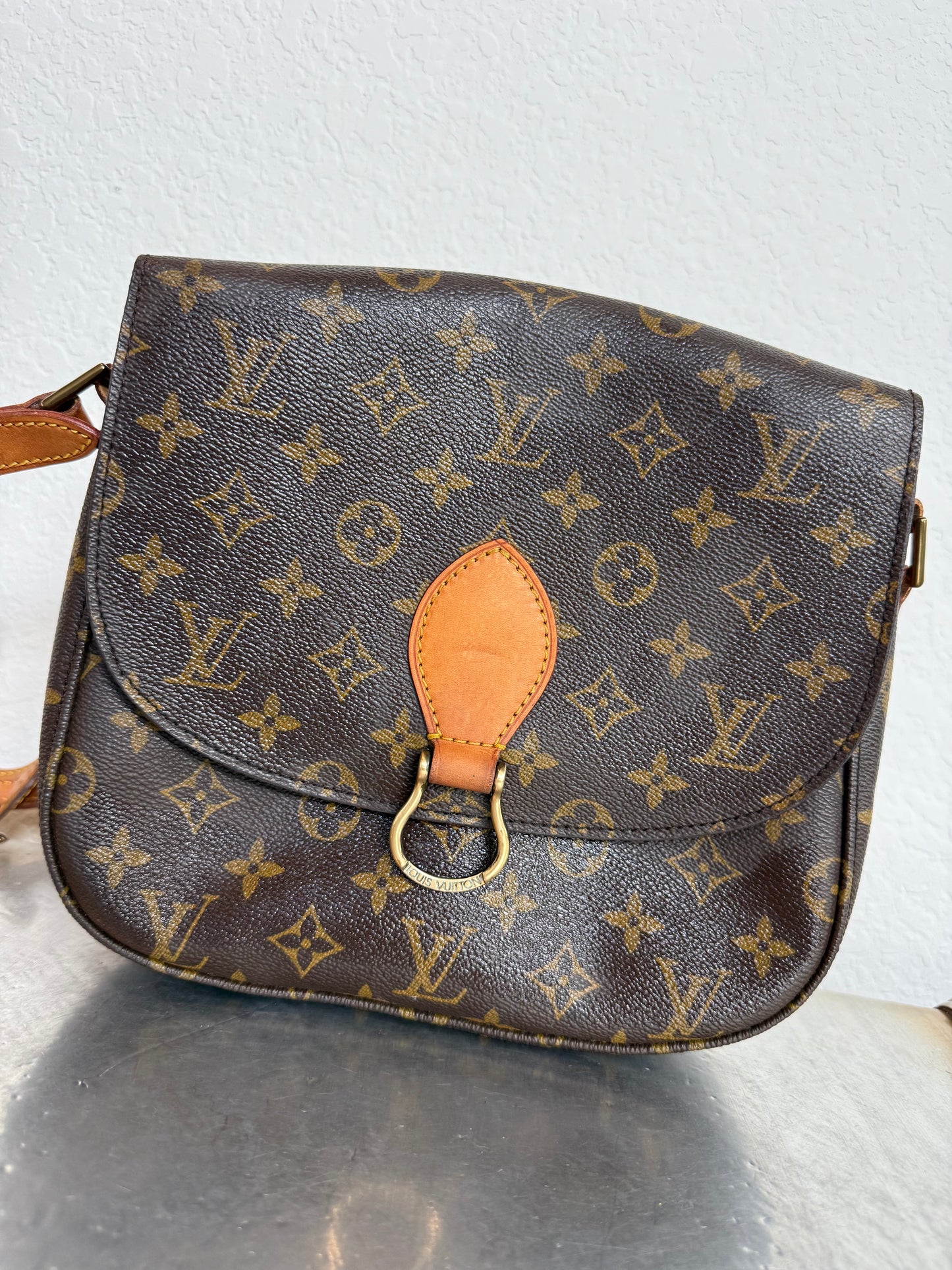 Pre-owned Authentic Louis Vuitton Saint Cloud GM Monogram Crossbody Bag