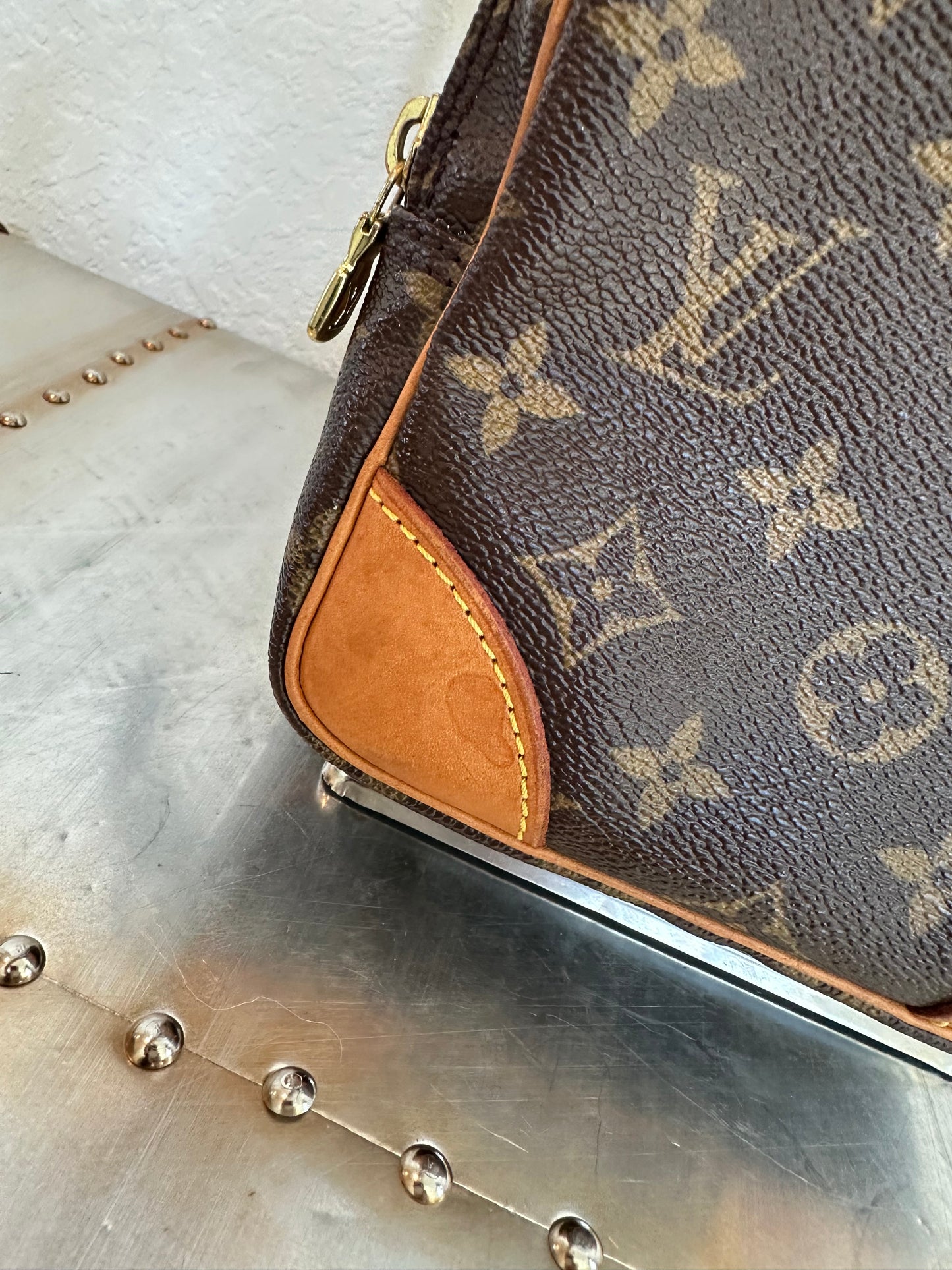 Pre-owned Authentic Louis Vuitton Amazon Monogram Crossbody Bag