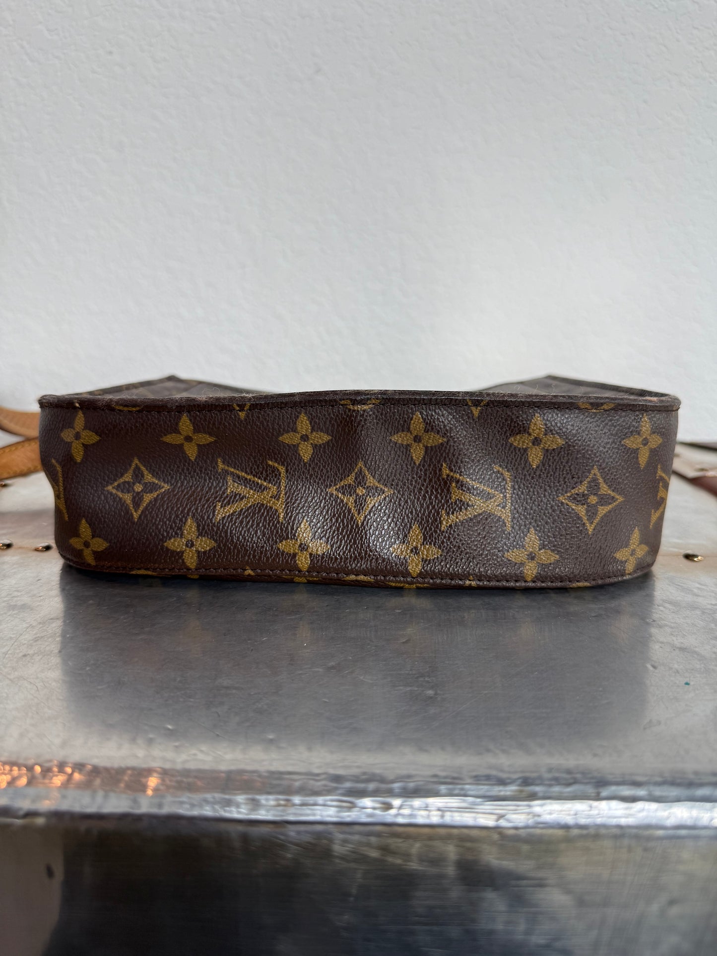 Pre-owned Authentic Louis Vuitton Saint Cloud GM Monogram Crossbody Bag
