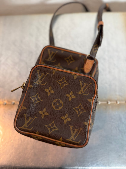 Pre-owned Louis Vuitton Mini Amazon Monogram Crossbody Bag