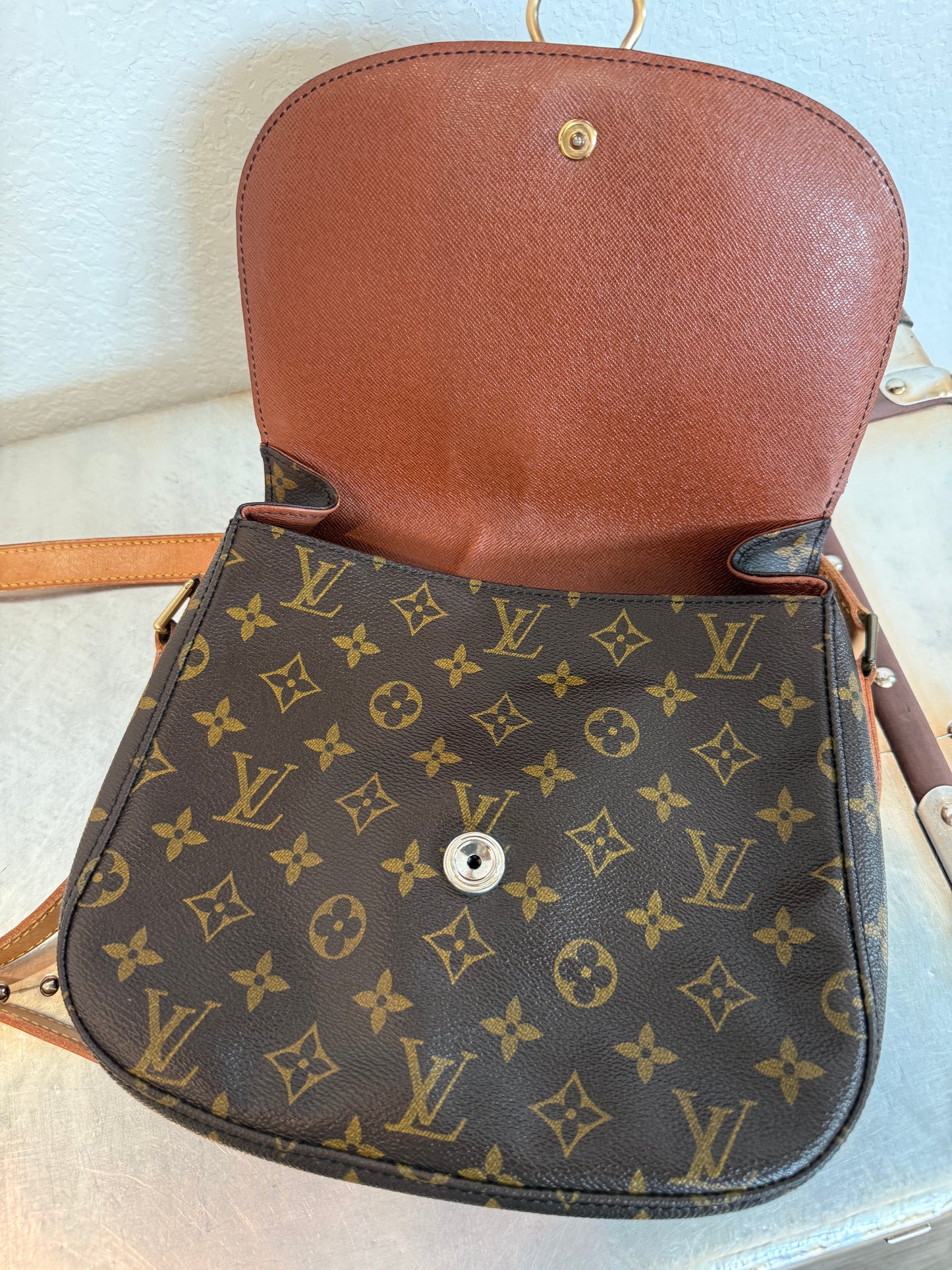 Pre-owned Authentic Louis Vuitton Saint Cloud GM Monogram Crossbody Bag