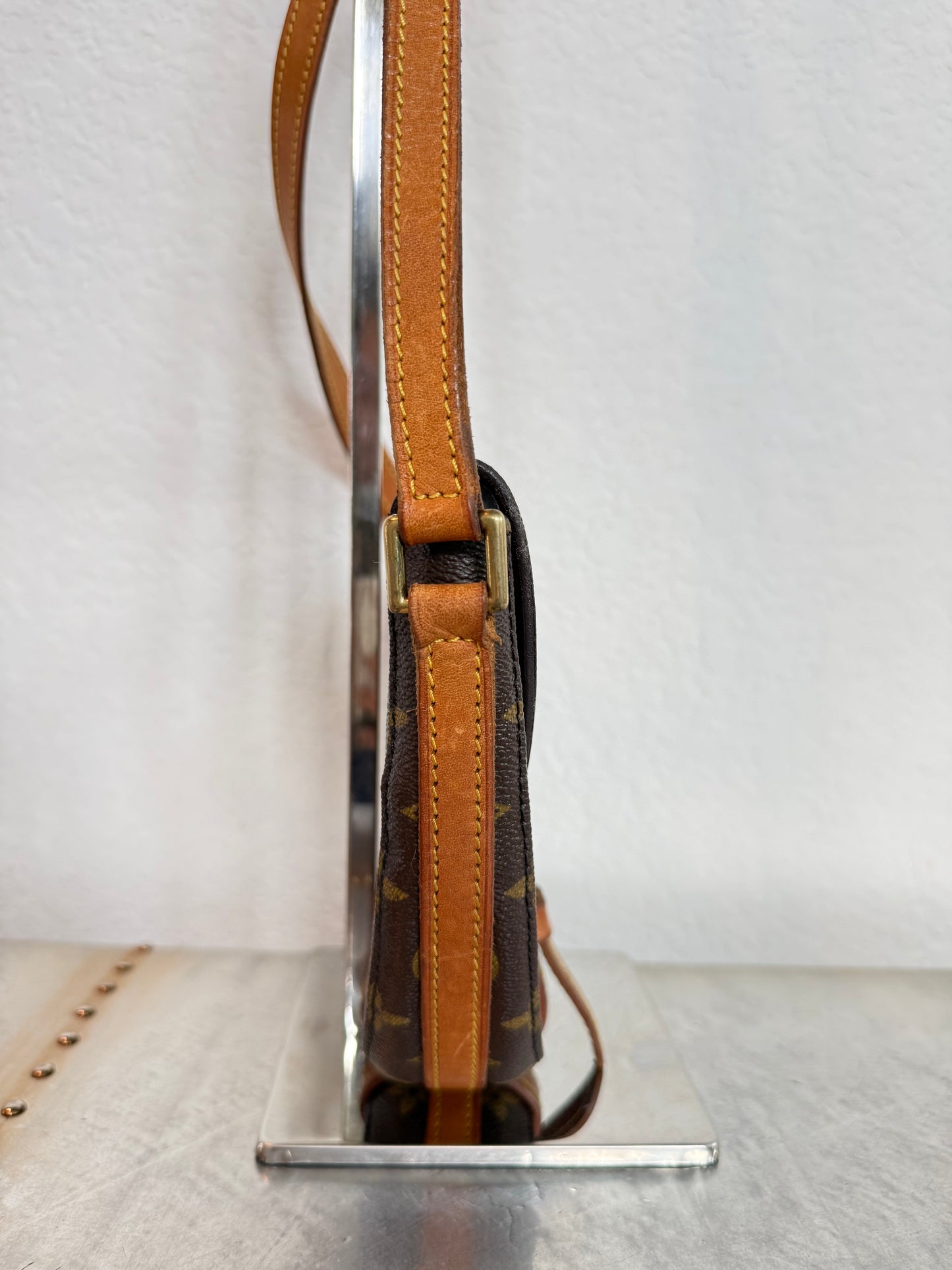 Pre-owned Authentic Louis Vuitton Chantilly PM Monogram Crossbody Bag