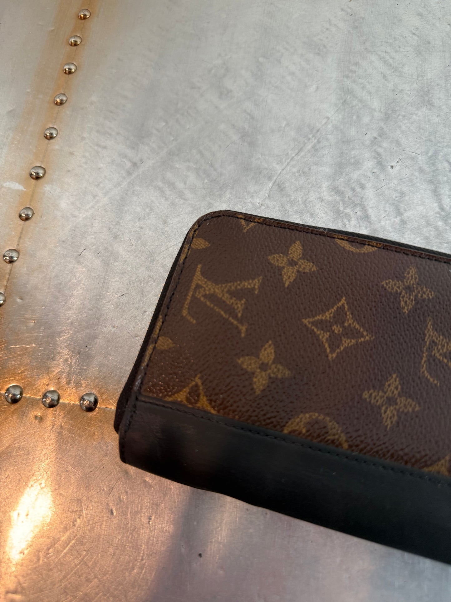 Pre-owned Authentic Louis Vuitton Macassar Vertical Zippy Monogram Wallet