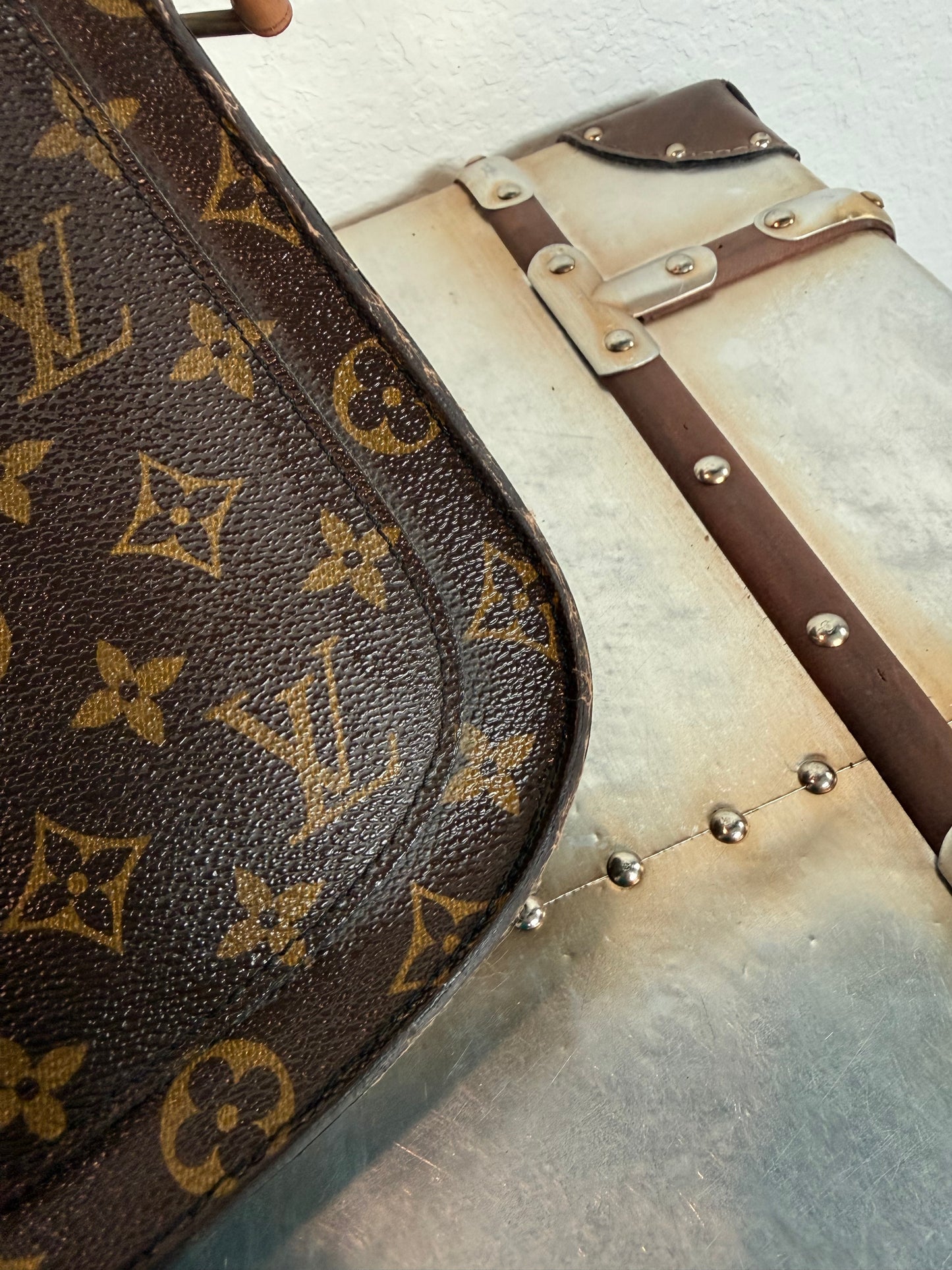 Pre-owned Authentic Louis Vuitton Saint Cloud GM Monogram Crossbody Bag