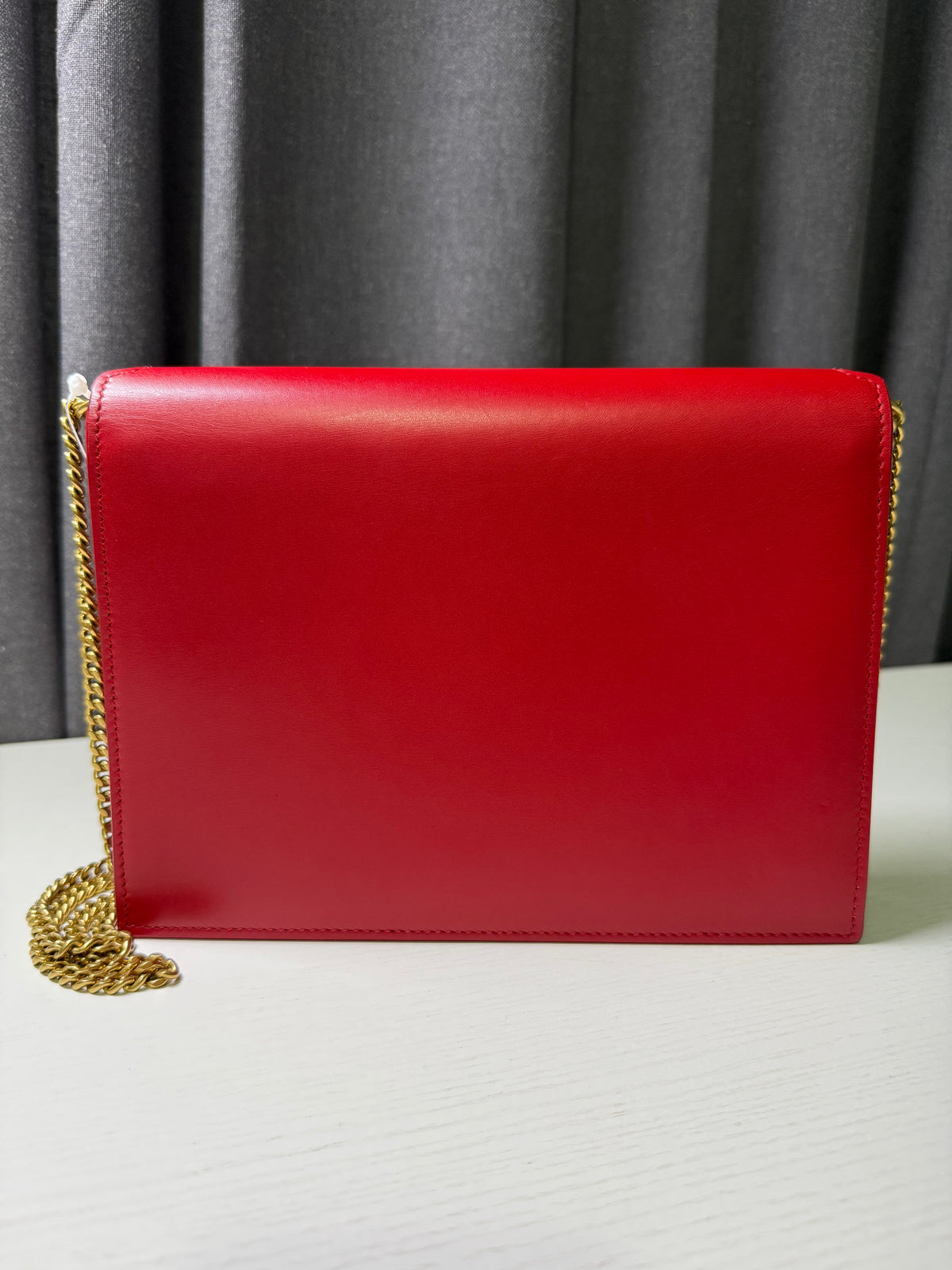 SAINT LAURENT
Grain De Poudre Monogram Cassandra
Clasp Shoulder Crossbody Bag