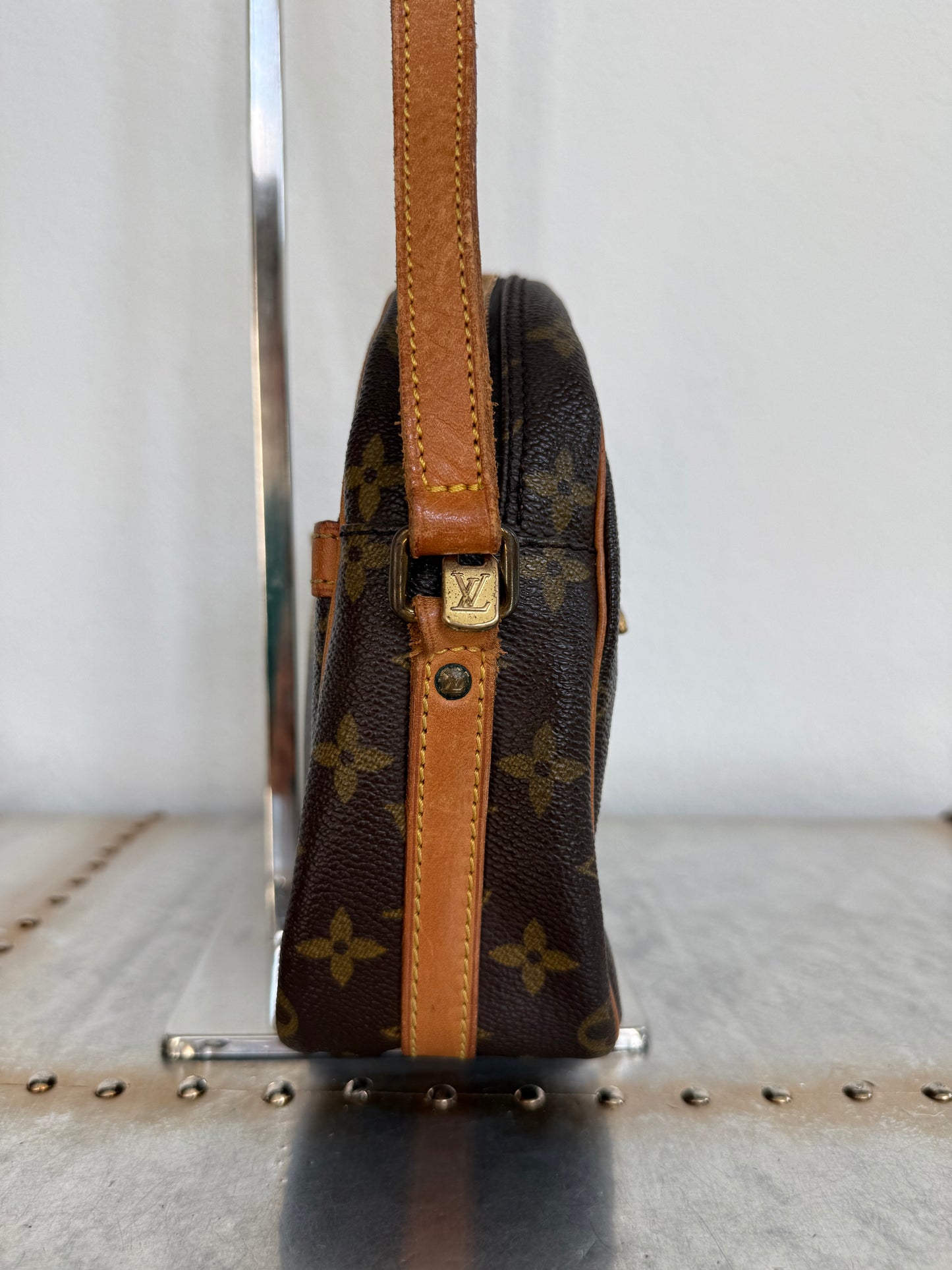 Pre-owned Authentic Louis Vuitton Senlis Monogram Crossbody /Shoulder Bag