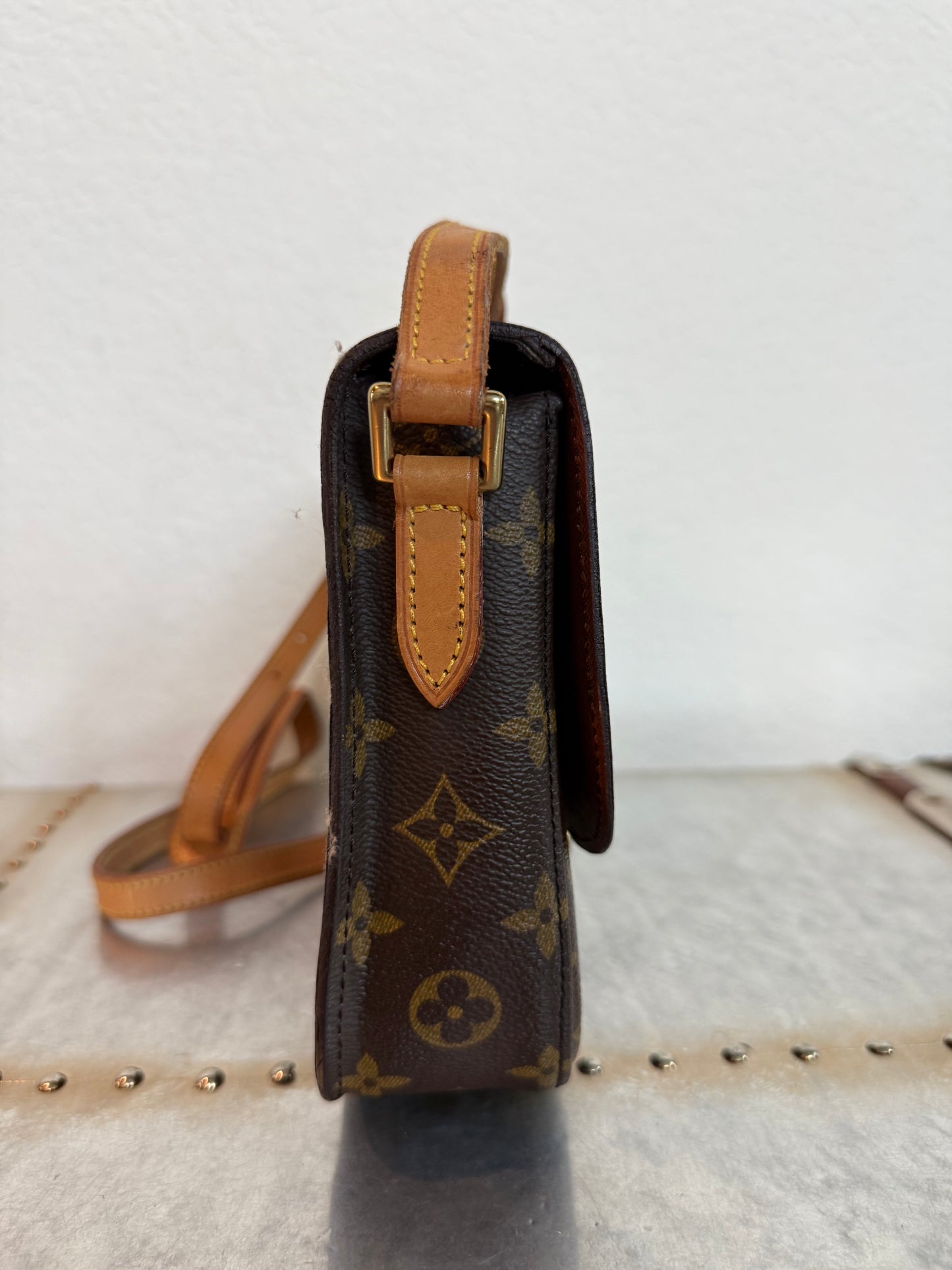 Pre-owned Authentic Louis Vuitton Saint Cloud MM Monogram Crossbody Bag