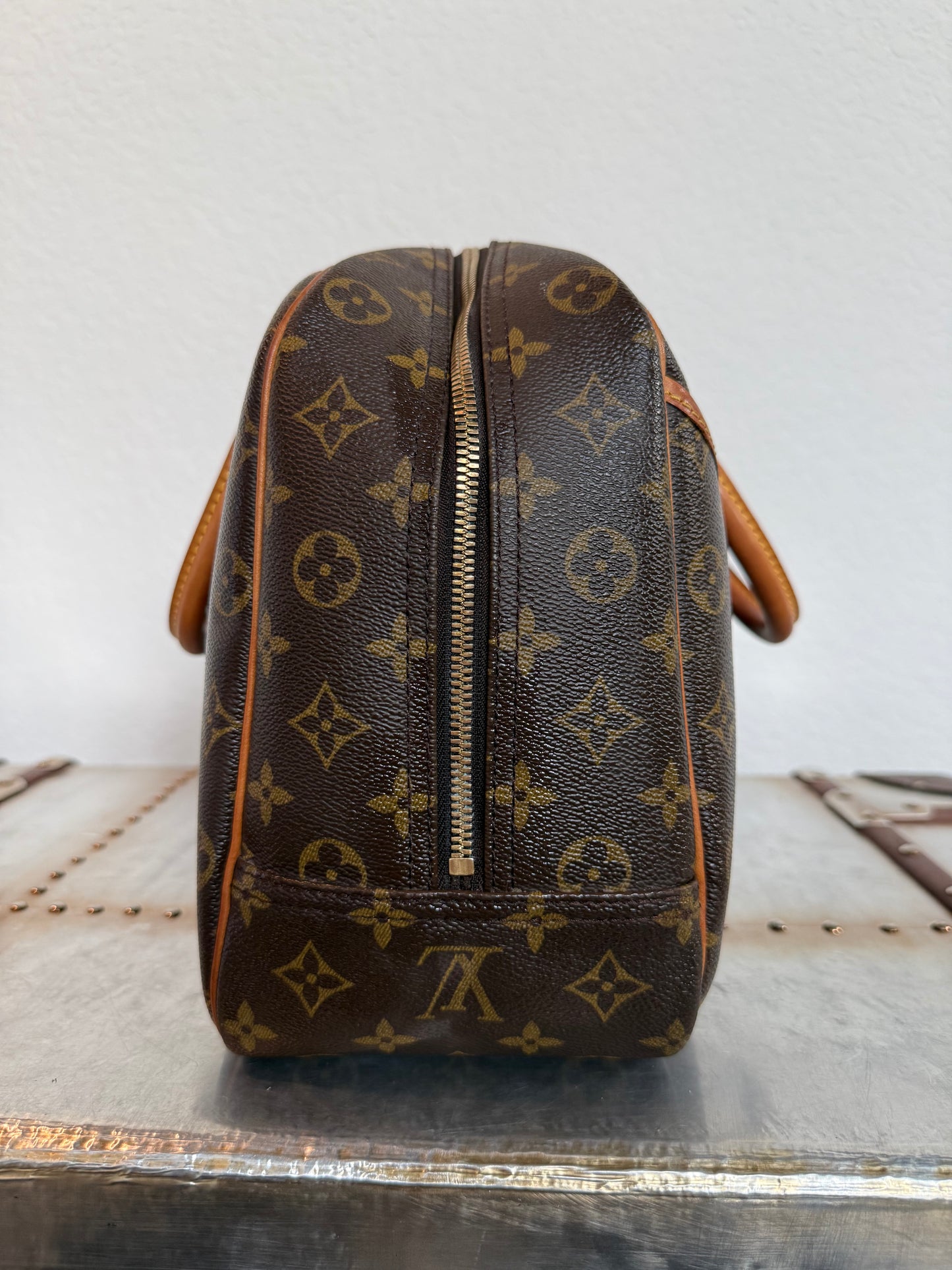 Pre-owned Authentic Louis Vuitton Deauville Monogram Handbag