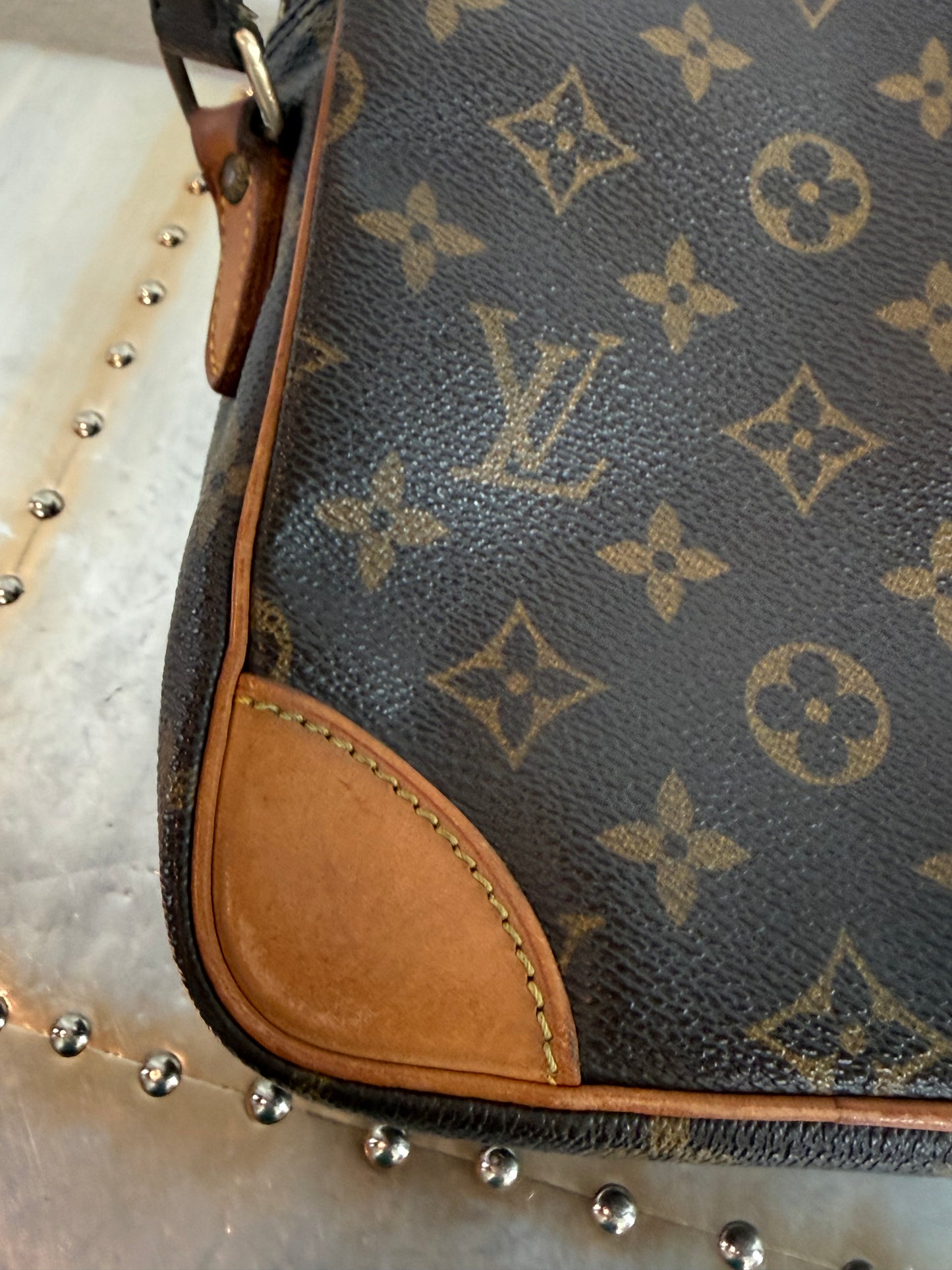 Pre-owned Authentic Louis Vuitton Amazon Monogram Crossbody Bag