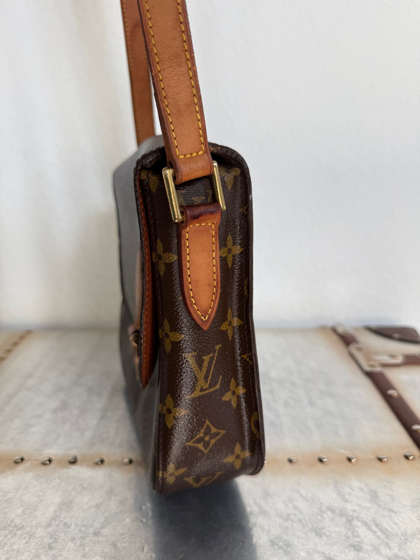 Pre-owned Authentic Louis Vuitton Saint Cloud GM Monogram Crossbody Bag