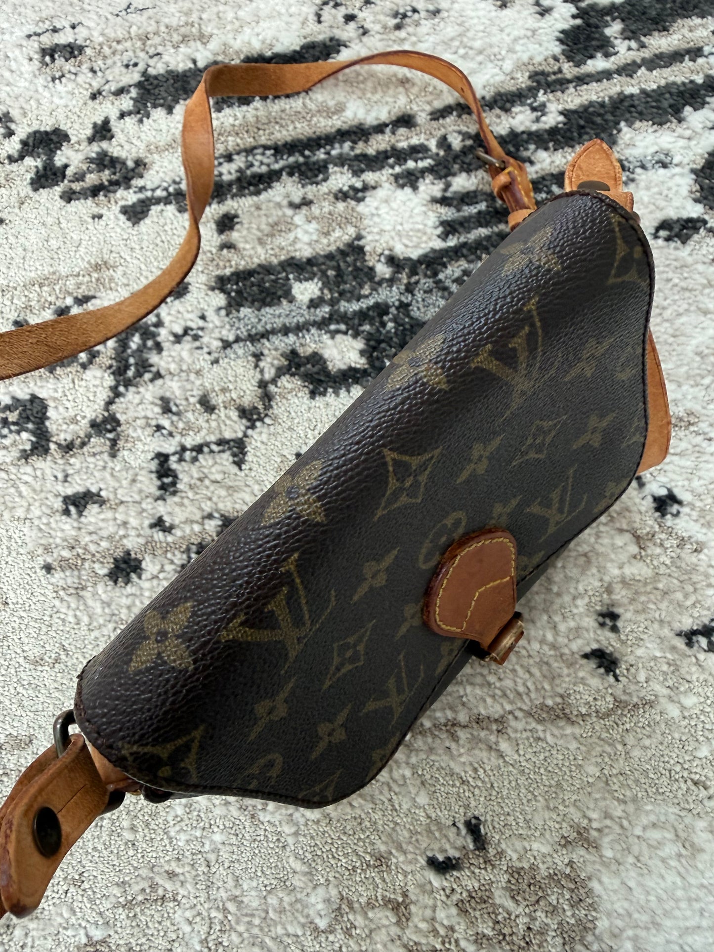 Pre-owned Louis Vuitton Cartouchiere PM Monogram Shoulder / Crossbody Bag