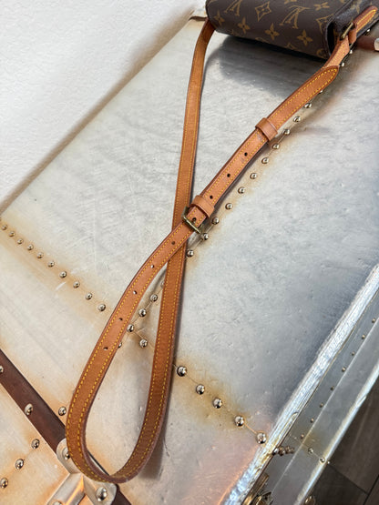 Pre-owned Authentic Louis Vuitton Saint Cloud PM Monogram Crossbody Bag