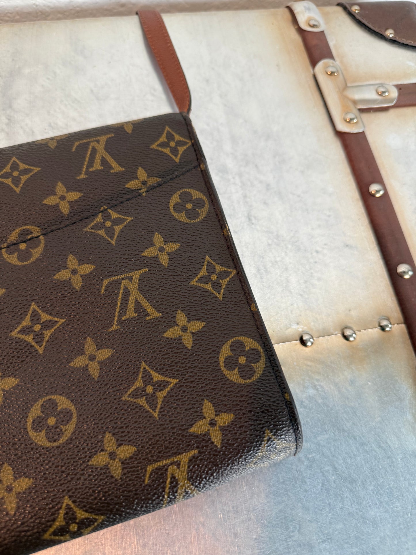 Pre-owned Authentic Louis Vuitton Bordeaux 27 2-Way Clutch / Shoulder Bag