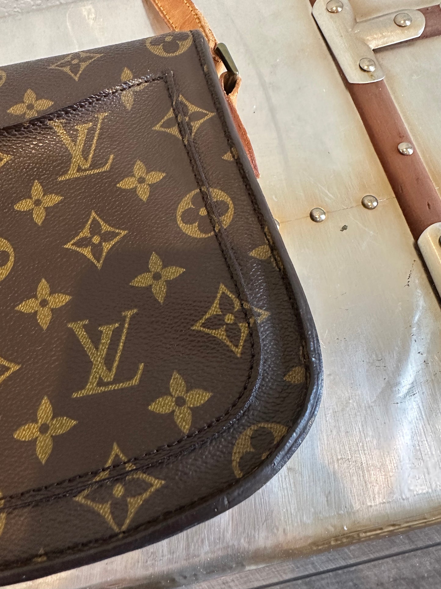 Pre-owned Authentic Louis Vuitton Saint Cloud MM Monogram Shoulder / Crossbody Bag