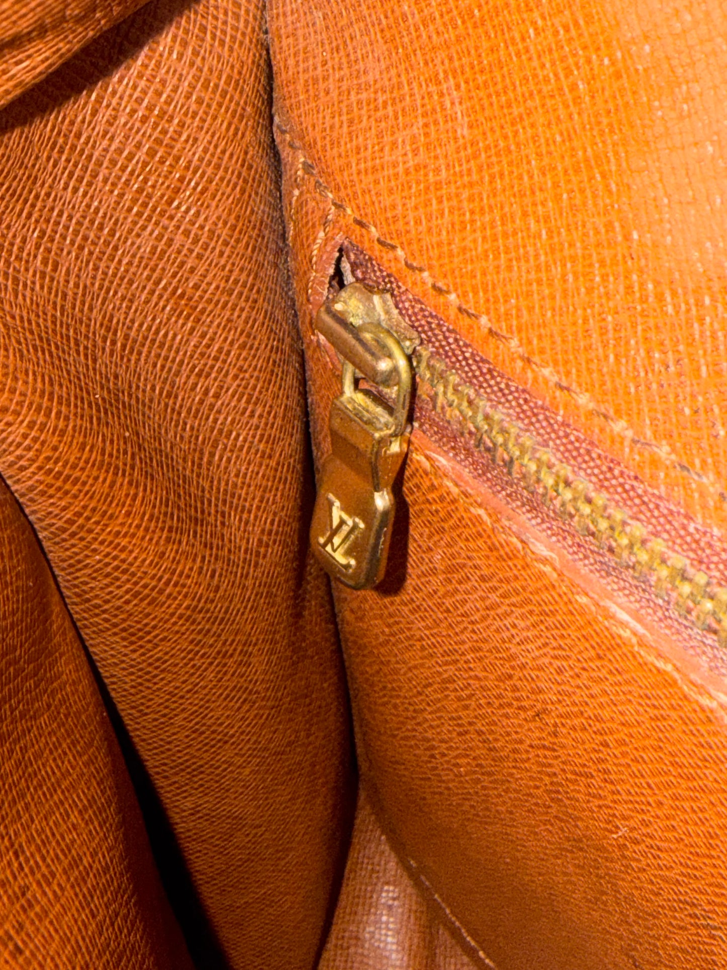 Pre-owned Authentic Louis Vuitton Saint Cloud GM Monogram Crossbody Bag