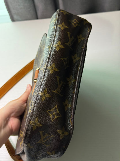Pre-owned Authentic Louis Vuitton Saint Cloud GM Monogram Crossbody Bag