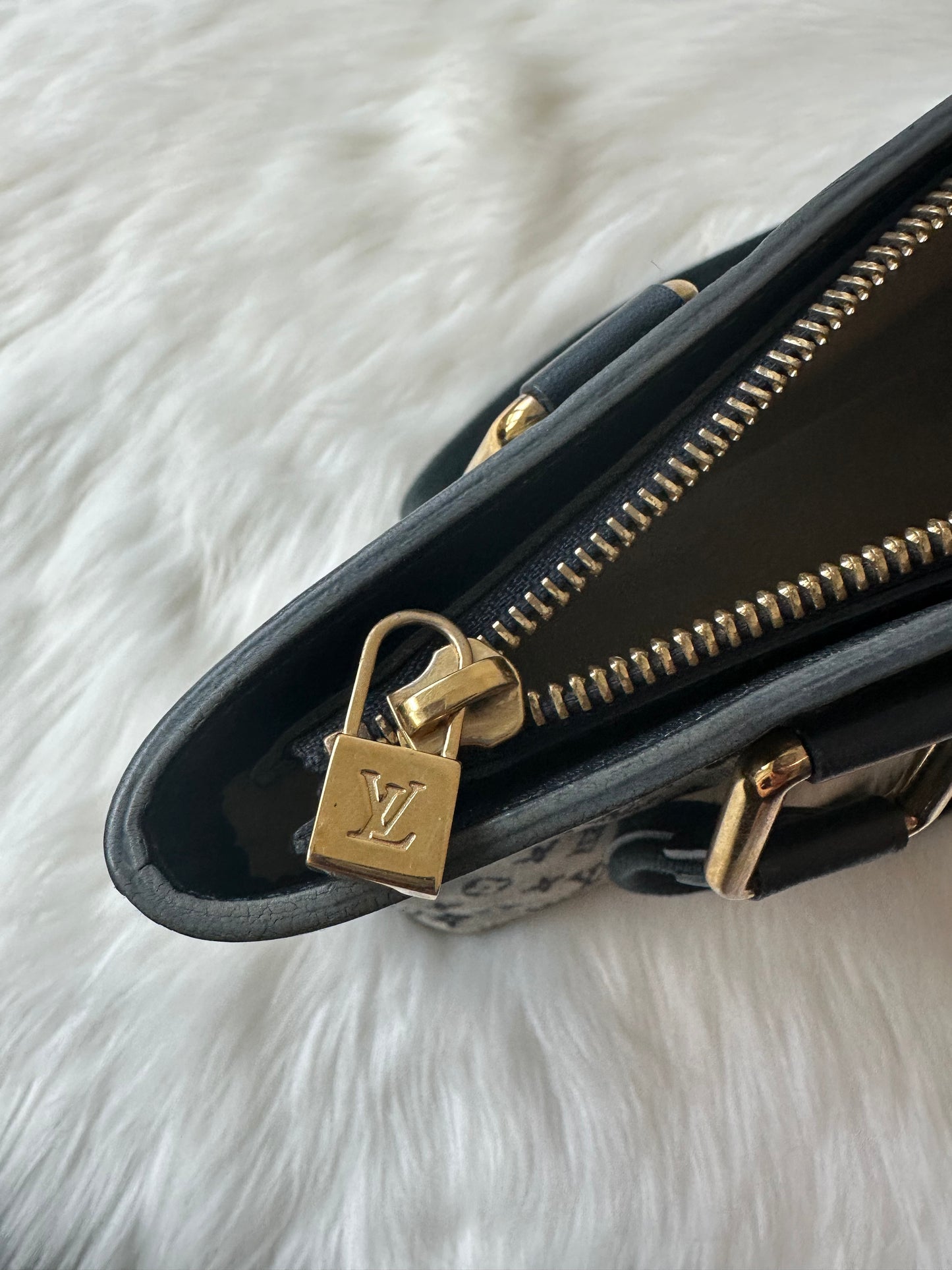Pre-owned Authentic Louis Vuitton Lucille PM Navy Monogram Mini Lin Bag