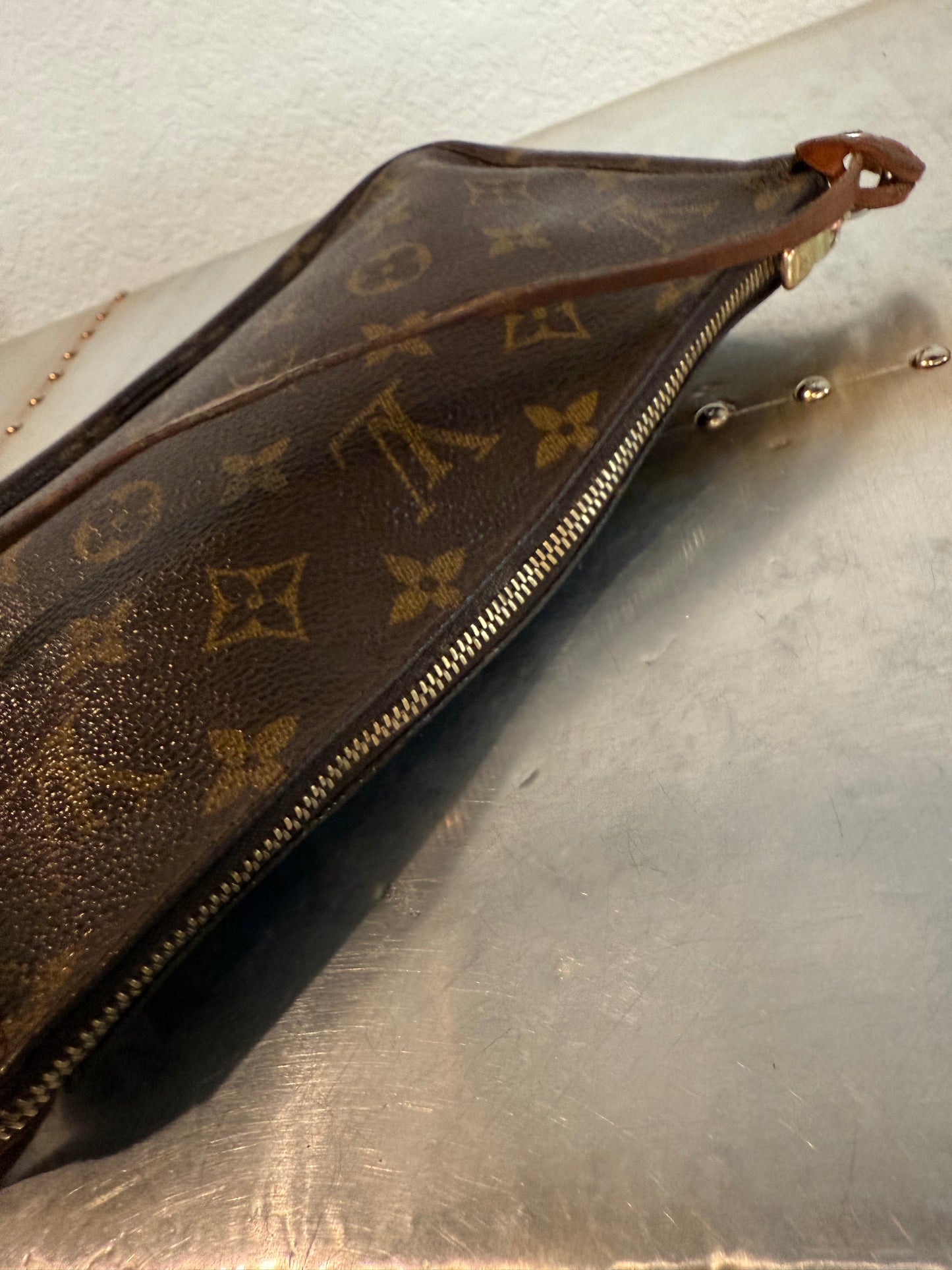 Pre-owned Authentic Louis Vuitton Pochette Accessoires Monogram Shoulder / Handbag