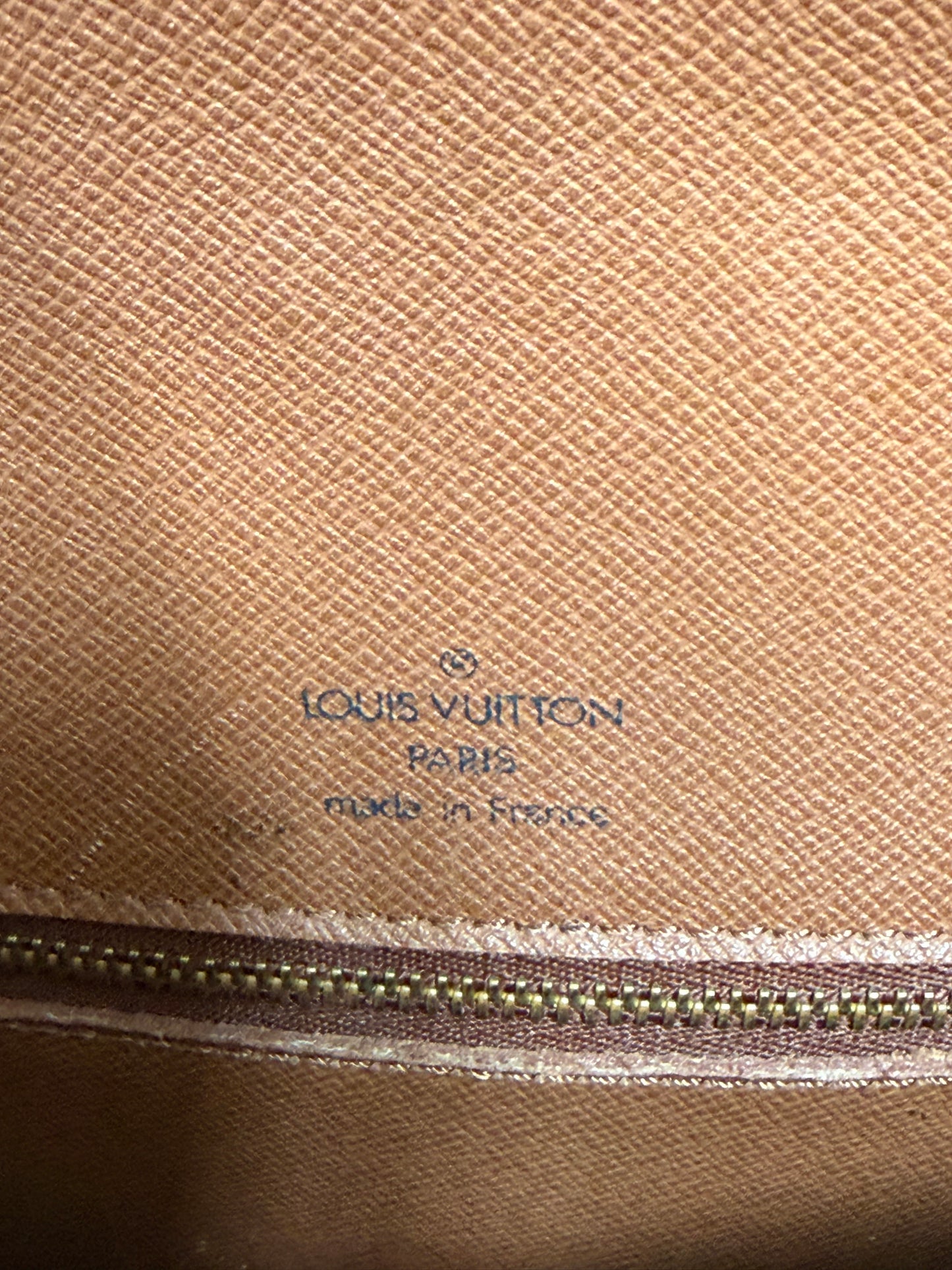 Pre-owned Authentic Louis Vuitton Saint Cloud MM Monogram Crossbody Bag