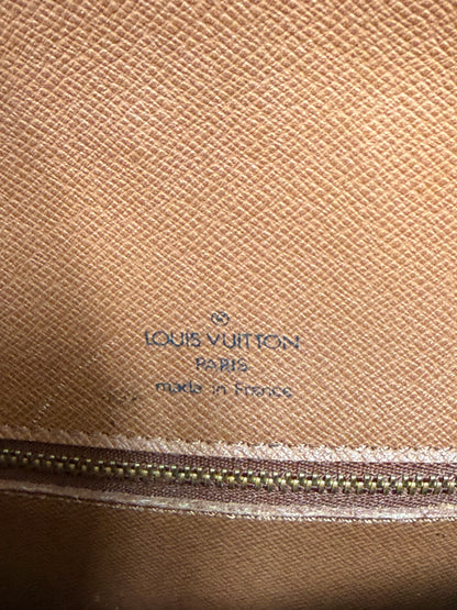 Pre-owned Authentic Louis Vuitton Saint Cloud MM Monogram Crossbody Bag