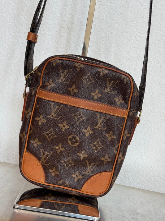 Pre-owned Authentic Louis Vuitton Danube Monogram Crossbody Bag