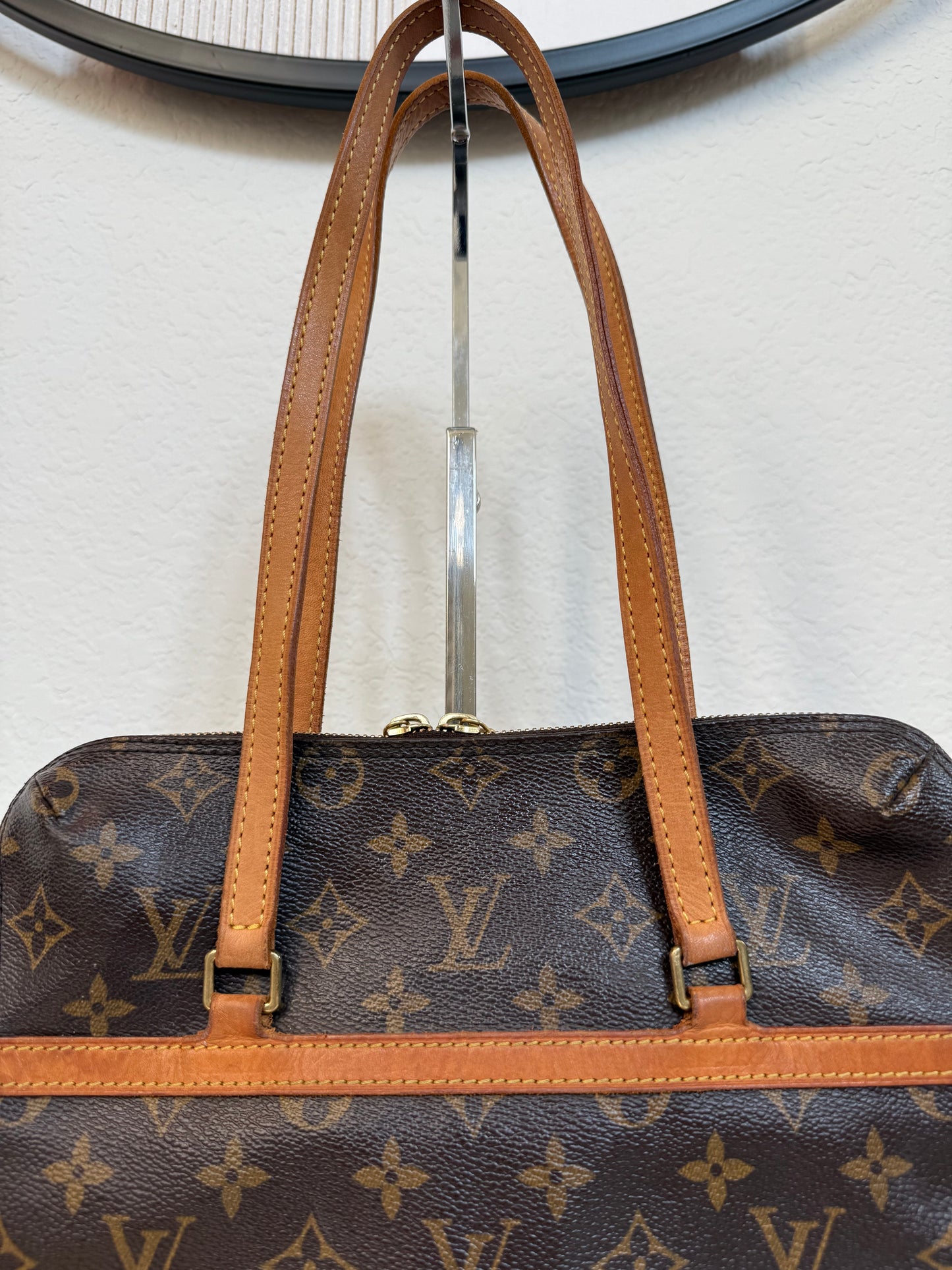 Pre-owned Authentic Louis Vuitton Sac Coussin GM Monogram Shoulder Bag