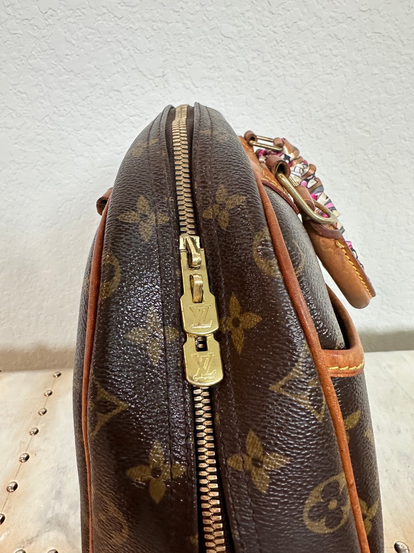 Pre-owned Authentic Louis Vuitton Trouville Monogram Handbag