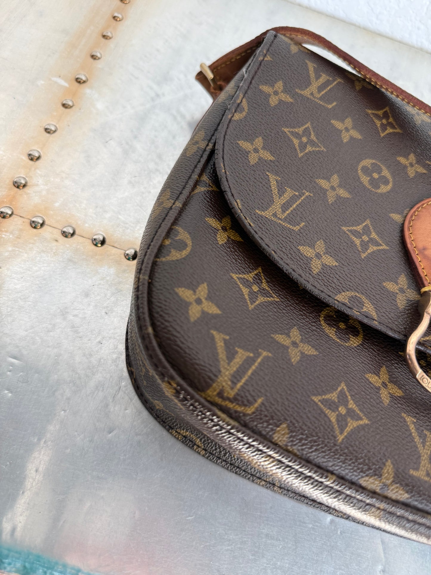 Pre-owned Authentic Louis Vuitton Saint Cloud GM Monogram Crossbody Bag