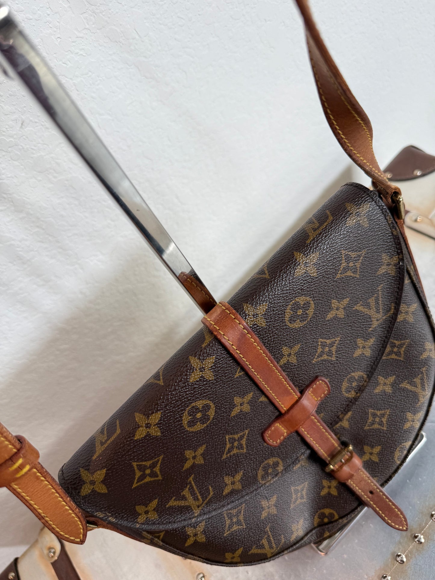 Pre-owned Authentic Louis Vuitton Chantilly MM Monogram Crossbody Bag
