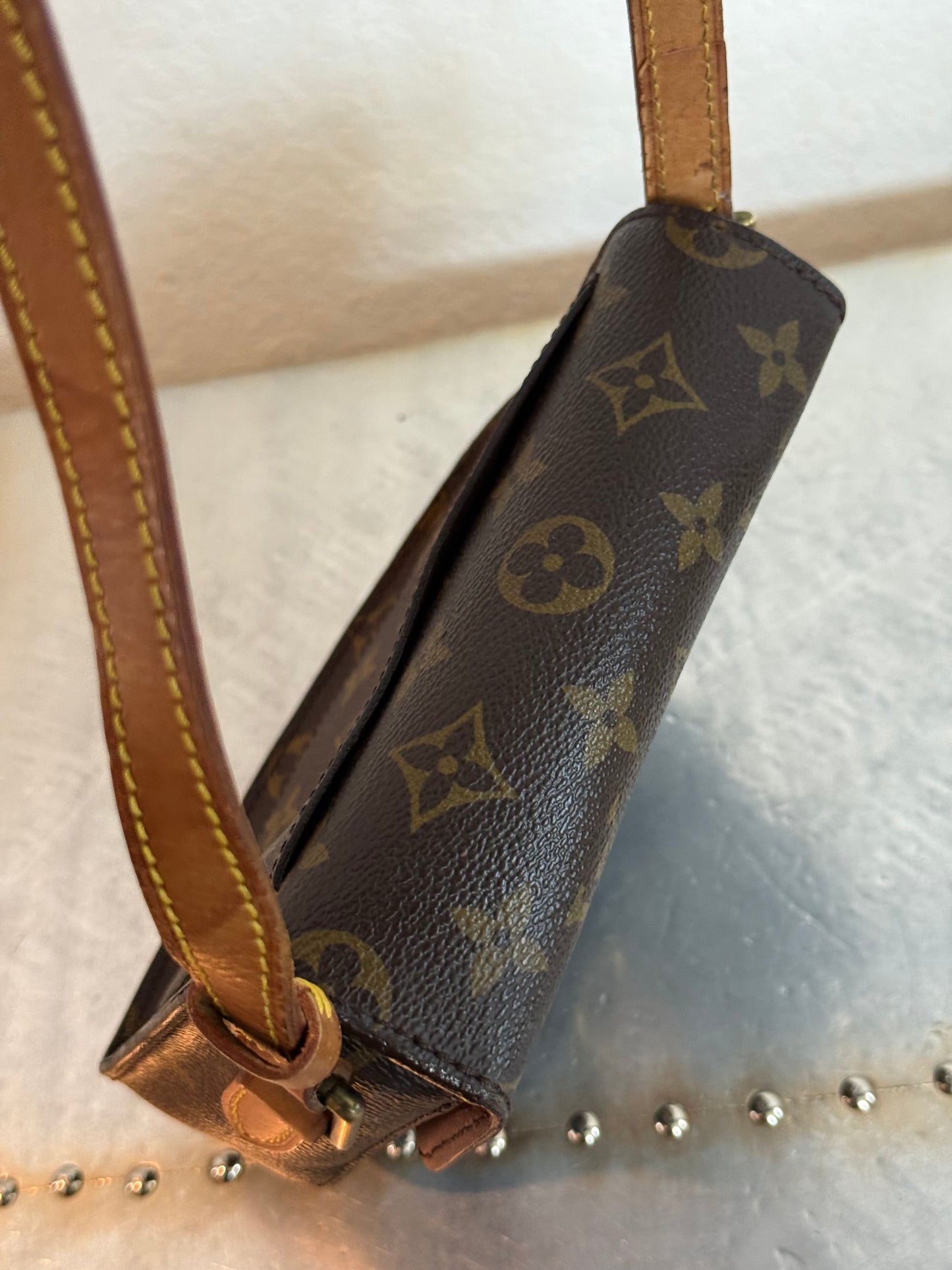Pre-owned Authentic Louis Vuitton Saint Cloud PM Monogram Crossbody Bag