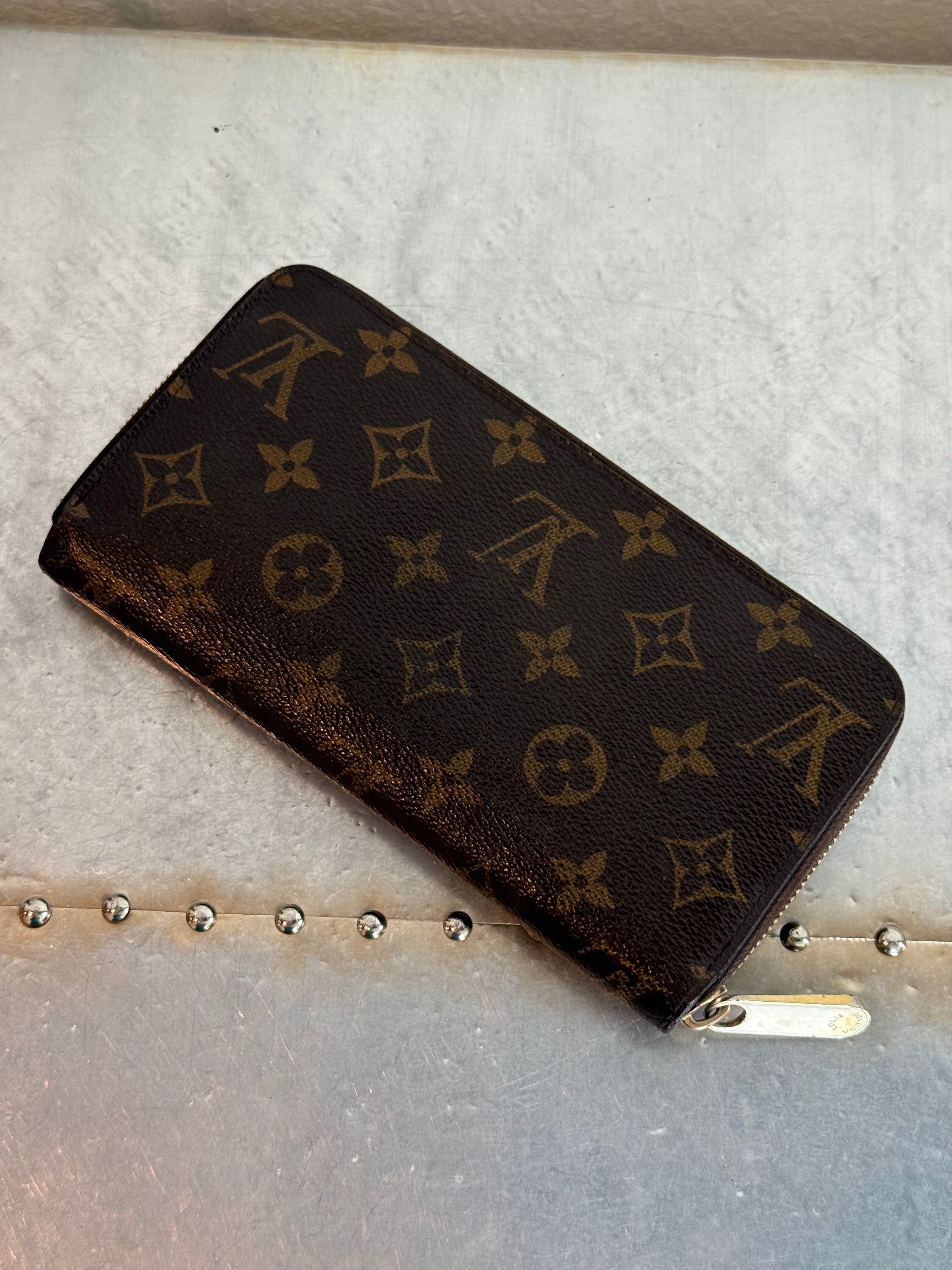 Pre-owned Authentic Louis Vuitton Zippy Monogram Long Wallet