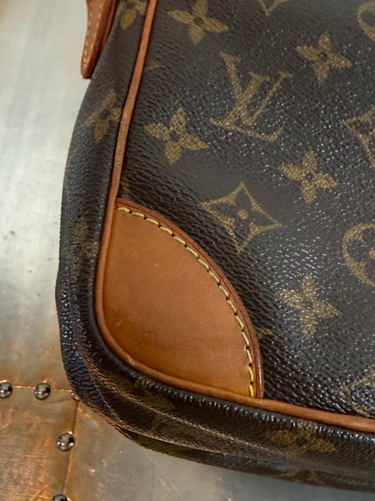 Pre-owned Authentic Louis Vuitton Amazon Monogram Crossbody Bag