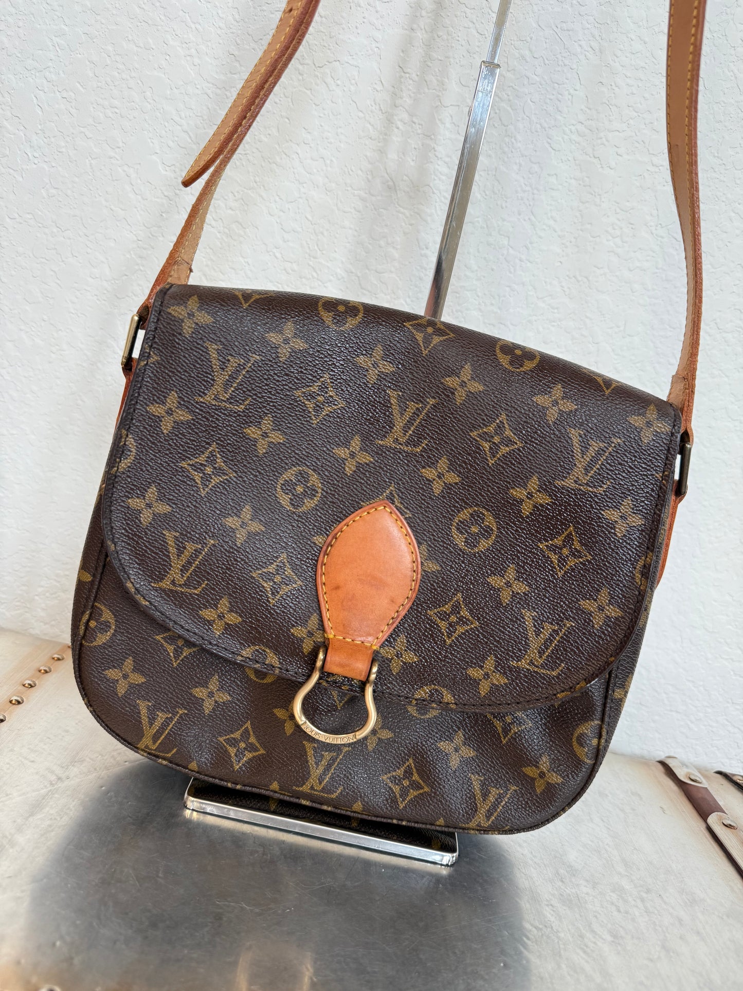 Pre-owned Authentic Louis Vuitton Saint Cloud GM Monogram Crossbody Bag