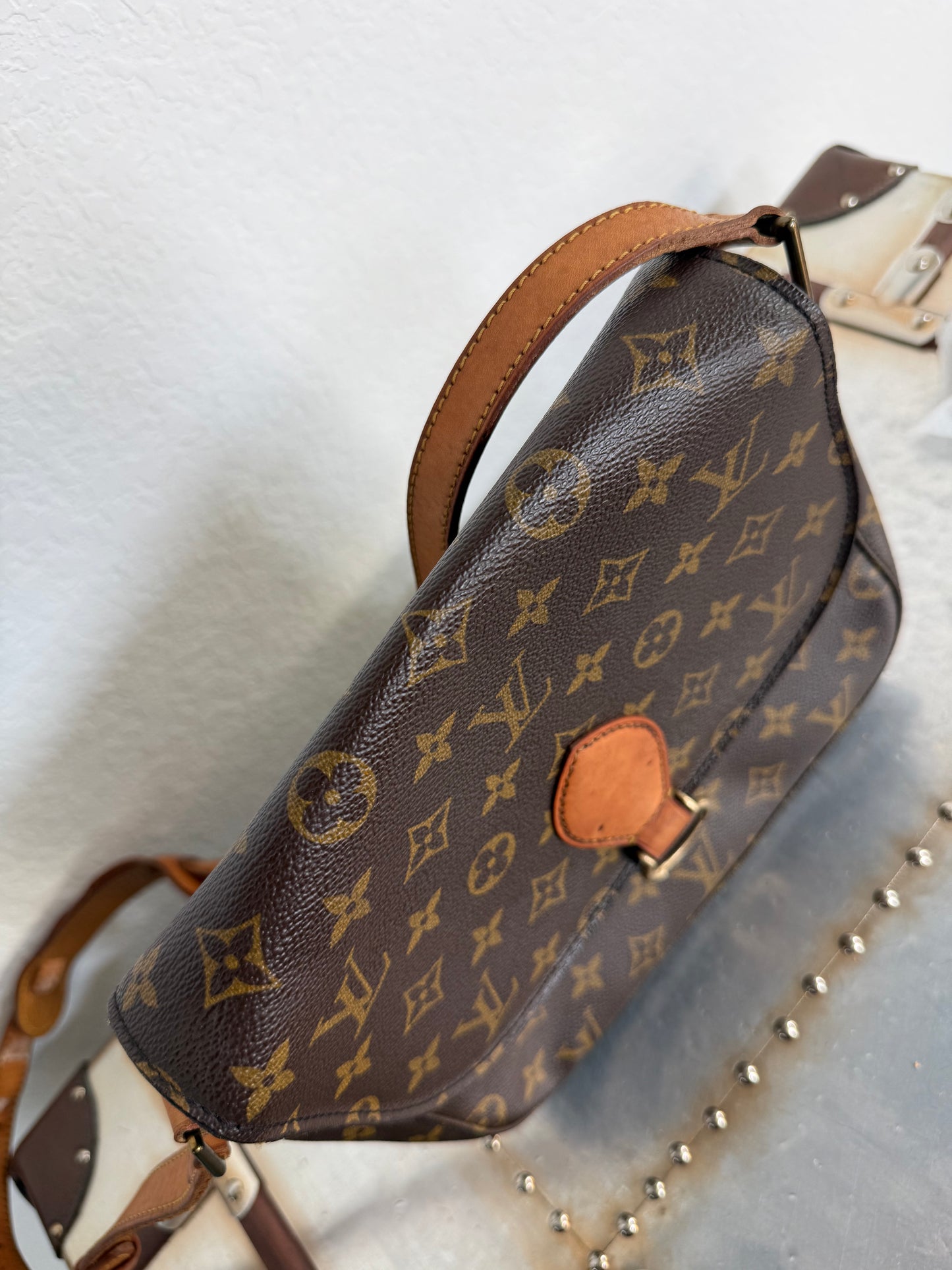 Pre-owned Authentic Louis Vuitton Saint Cloud GM Monogram Crossbody Bag