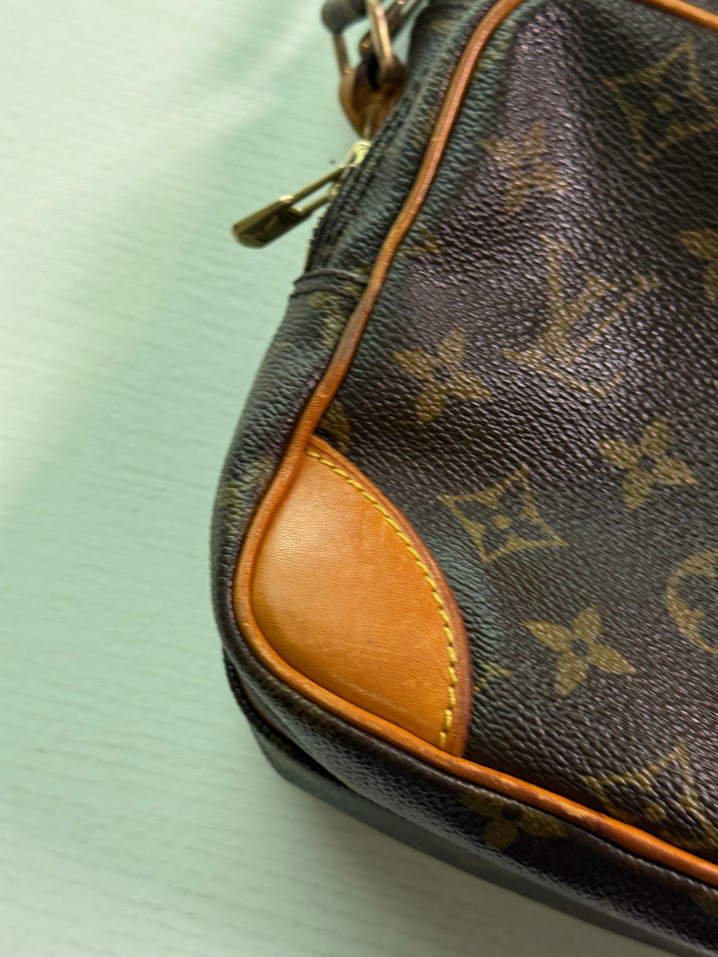 Pre-owned Authentic Louis Vuitton Amazon Monogram Crossbody Bag