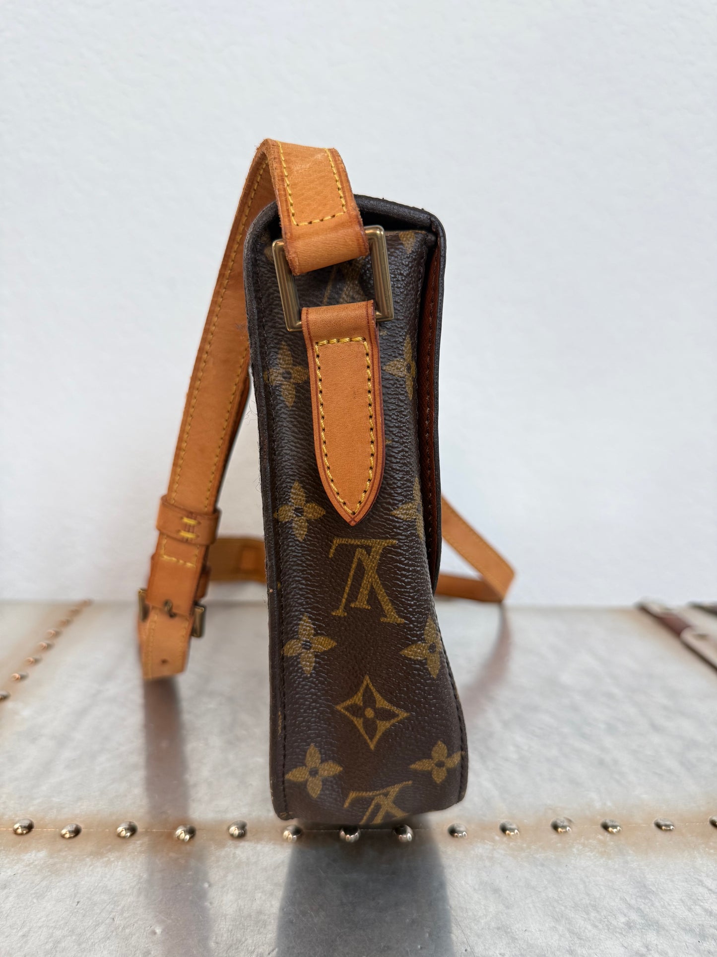 Pre-owned Authentic Louis Vuitton Saint Cloud GM Monogram Crossbody Bag