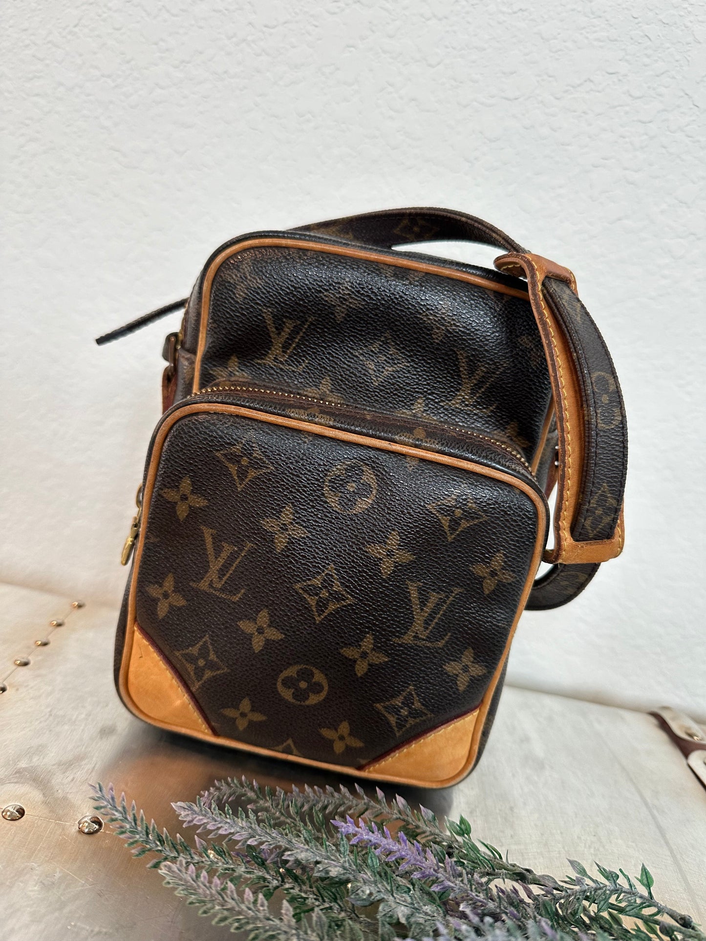 Pre-owned Authentic Louis Vuitton Amazon Monogram Crossbody Bag