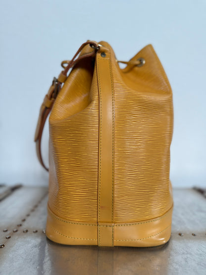 Pre-owned Authentic Louis Vuitton Noe Epi Drawstring Shoulder Bag