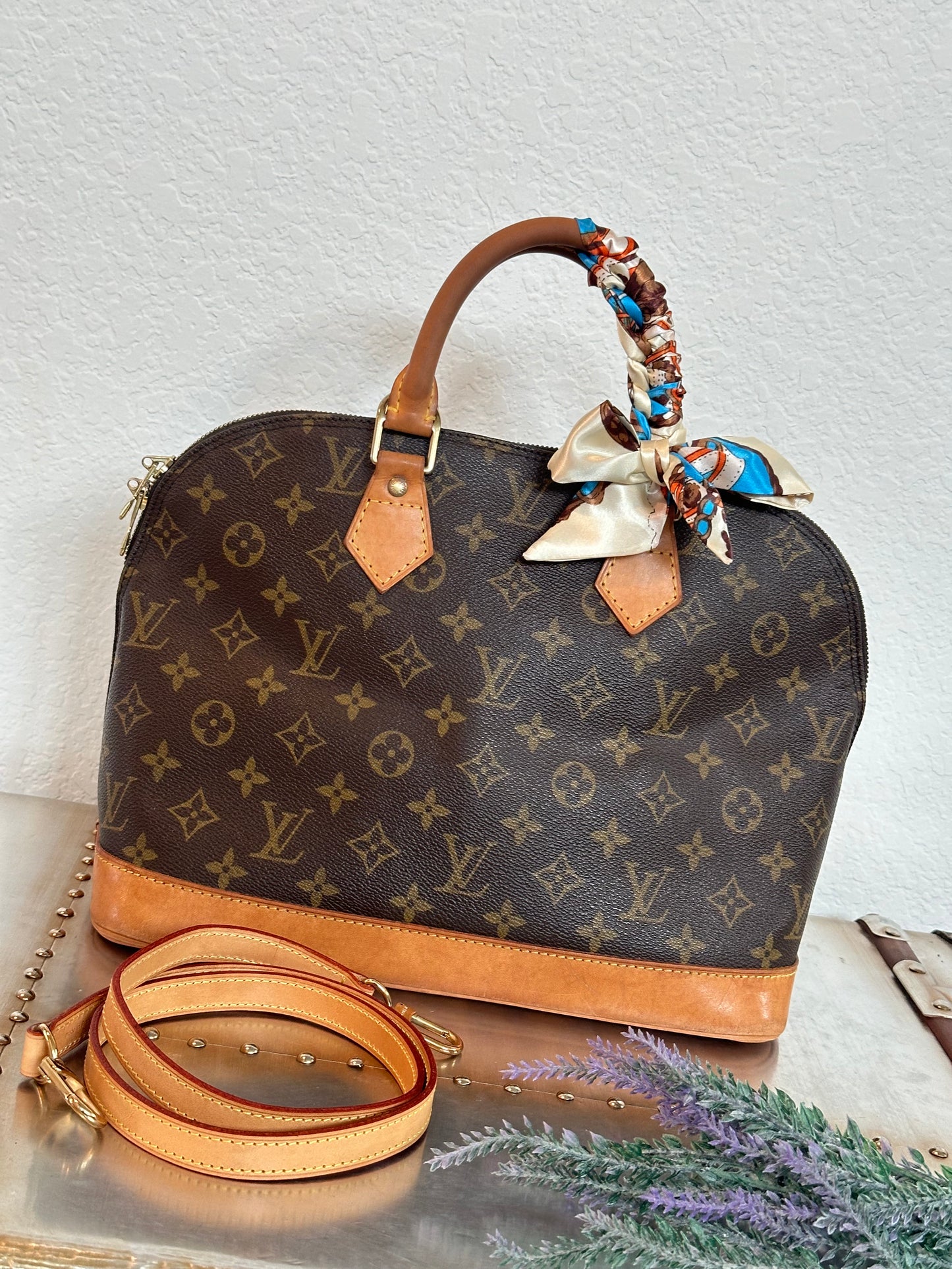 Pre-owned Authentic Louis Vuitton Alma PM Monogram Handbag with Shoulder Strap