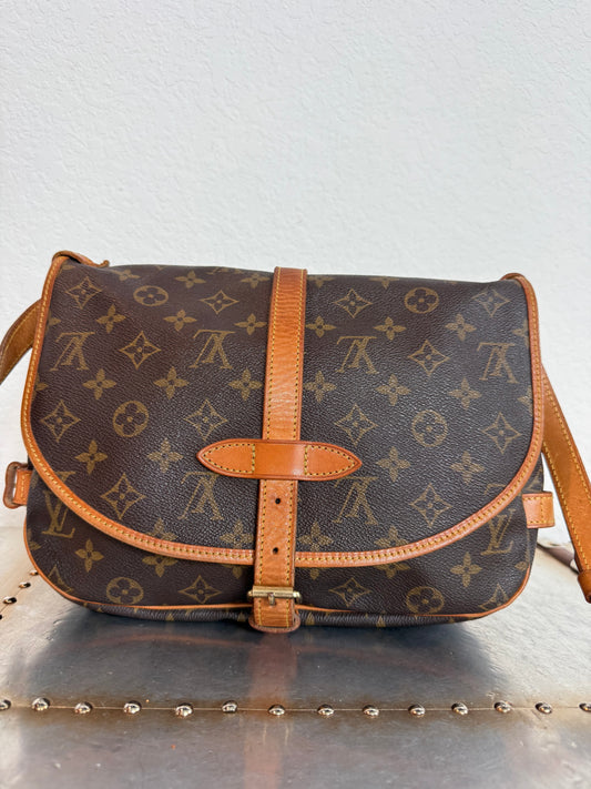 Pre-owned Authentic Louis Vuitton Saumur 30 Monogram Crossbody Bag