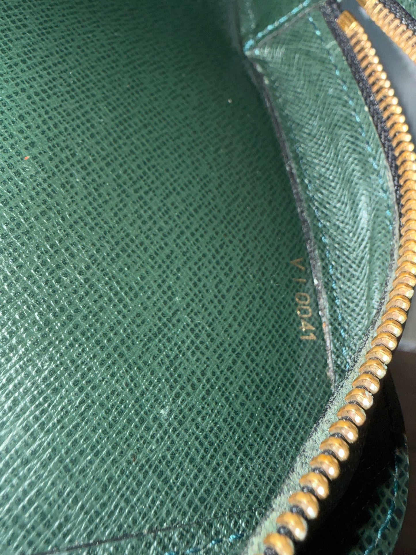 Pre-owned Authentic Louis Vuitton Taiga Baikal Clutch Handbag